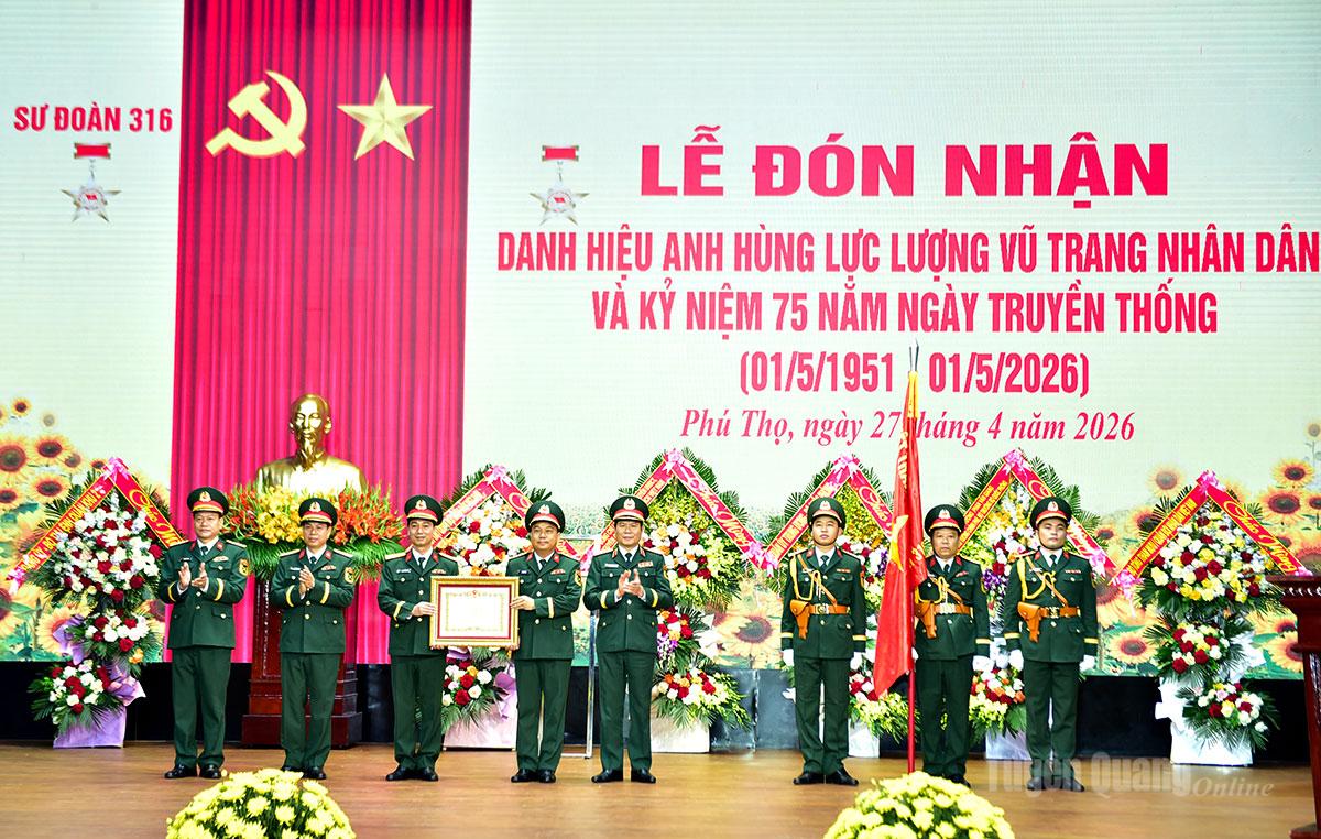 Sư đoàn 316 đón nhận danh hiệu Anh hùng lực lượng vũ trang nhân dân lần thứ 2