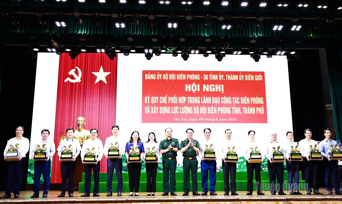 Đồng chí Phó Bí thư Thường trực Tỉnh ủy Lê Thị Kim Dung dự Hội nghị ký Quy chế phối hợp trong lãnh đạo công tác biên phòng