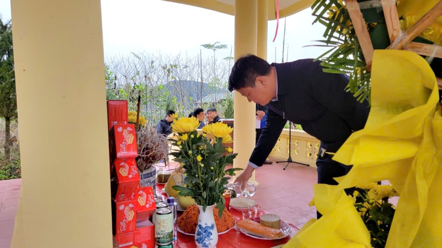 Viếng nghĩa trang 33.jpg