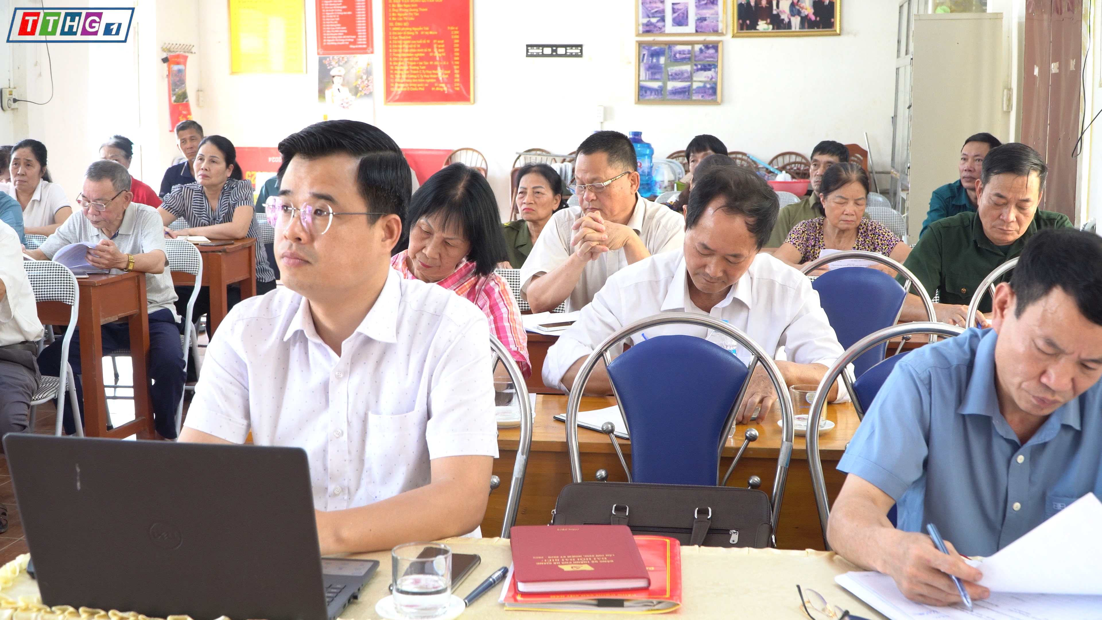 Ph&oacute; BT l&agrave;m việc với c&aacute;c chi bộ..00_00_23_29.Still002.bmp