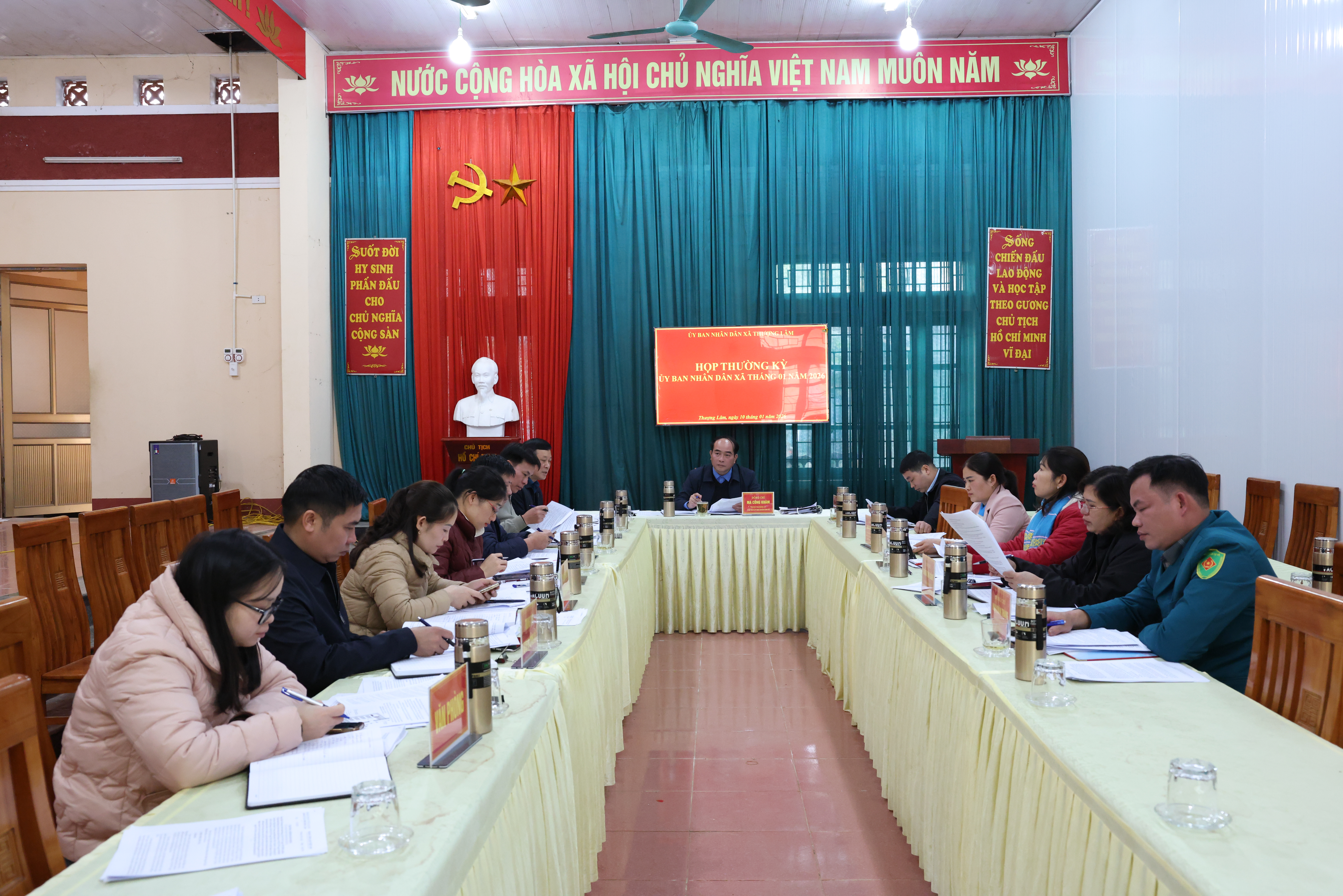 Họp thành viên Ủy ban nhân dân xã  thường kỳ tháng 01 năm 2026