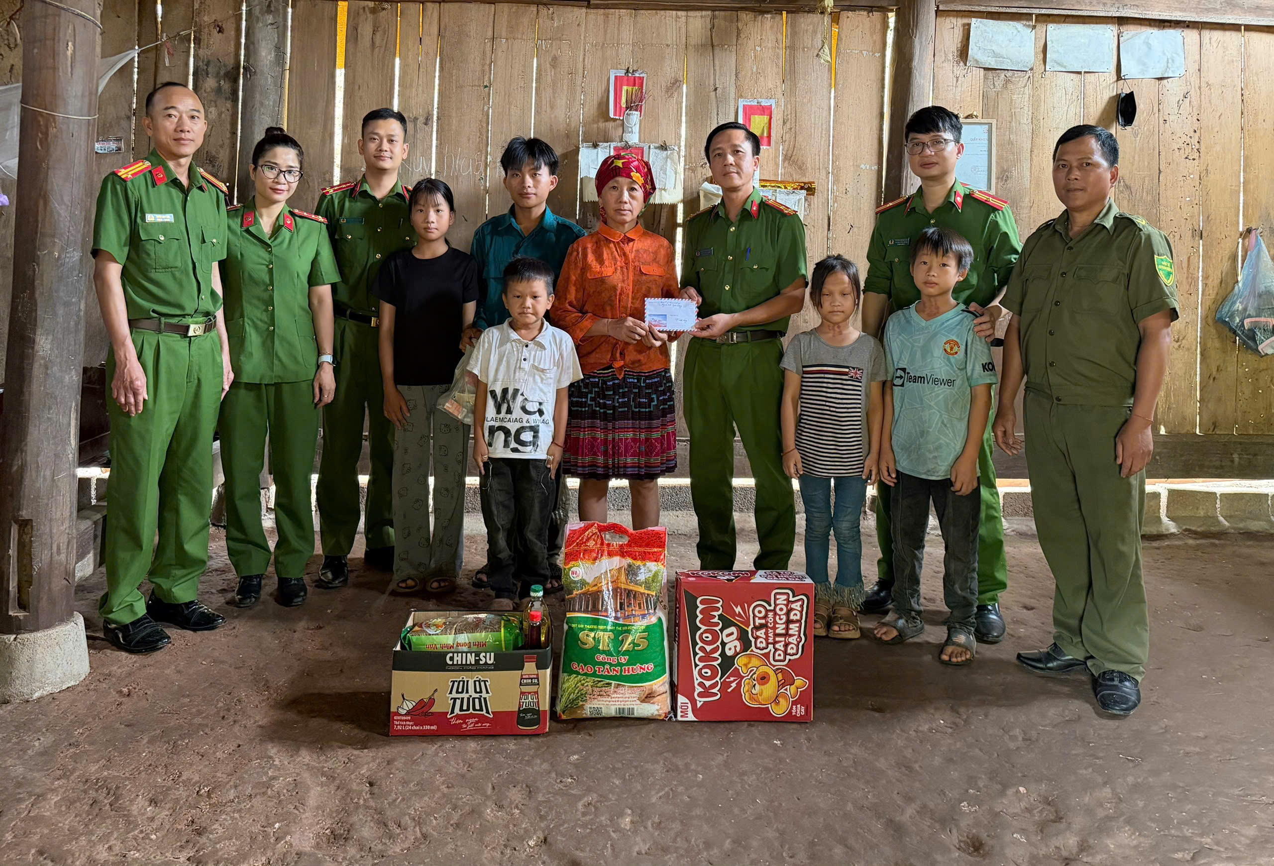 PHÒNG KỸ THUẬT HÌNH SỰ HƯỞNG ỨNG THÁNG NHÂN ĐẠO - LAN TỎA YÊU THƯƠNG, CHUNG TAY VÌ CỘNG ĐỒNG
