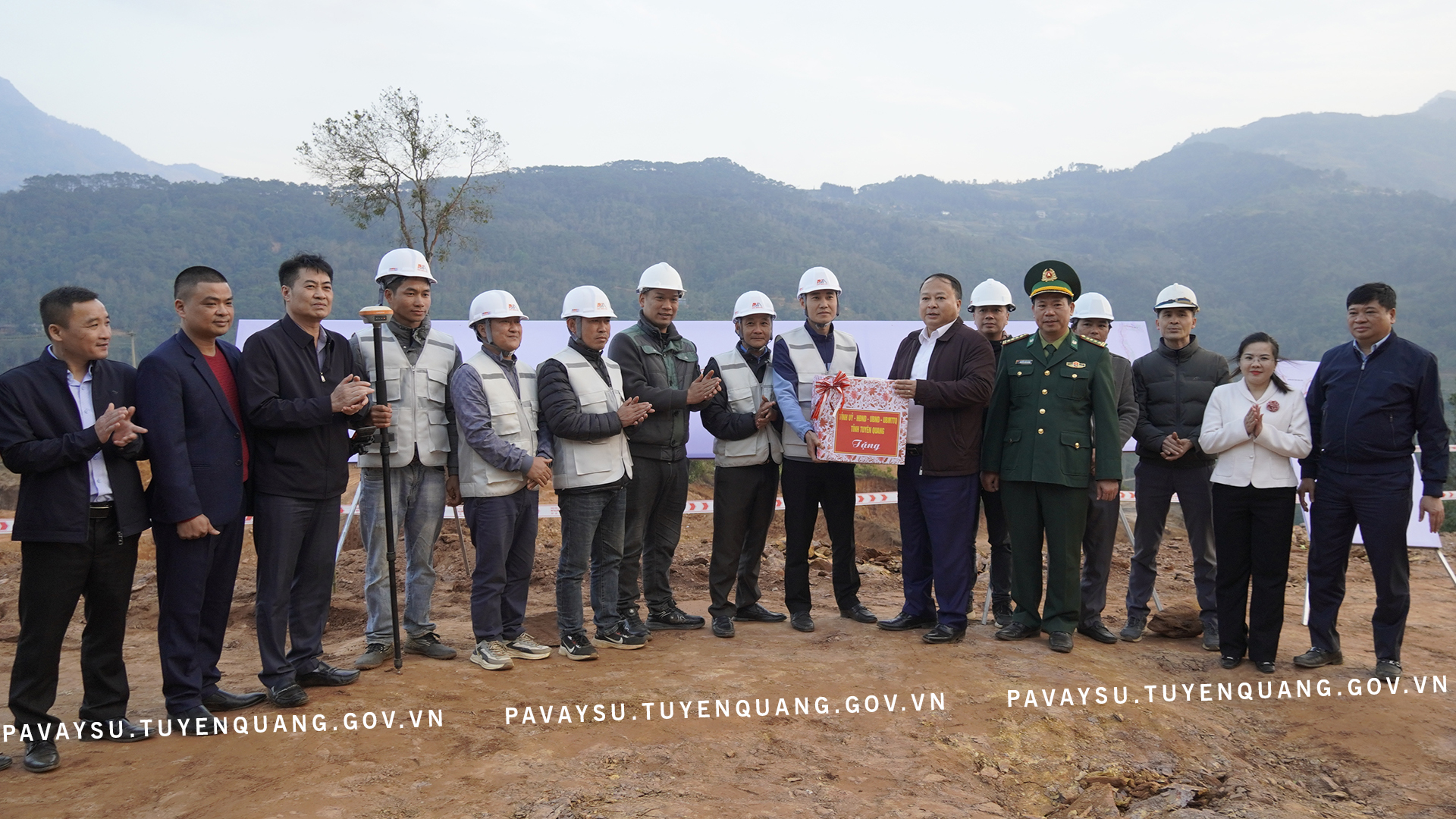 chủ tịch UBND tỉnh phan huy ngọc kiểm tra (2).JPG