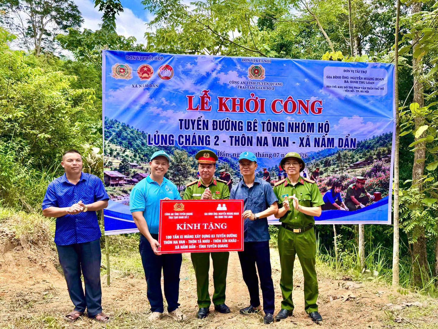 KHỞI CÔNG TUYẾN ĐƯỜNG BÊ TÔNG TẠI NHÓM HỘ LỦNG CHÁNG 2