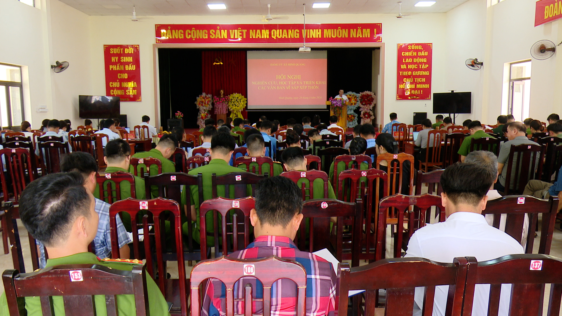 Ban Thường vụ Đảng ủy xã Minh Quang tổ chức nghiên cứu, học tập, quán triệt và triển khai các văn bản về sắp xếp thôn