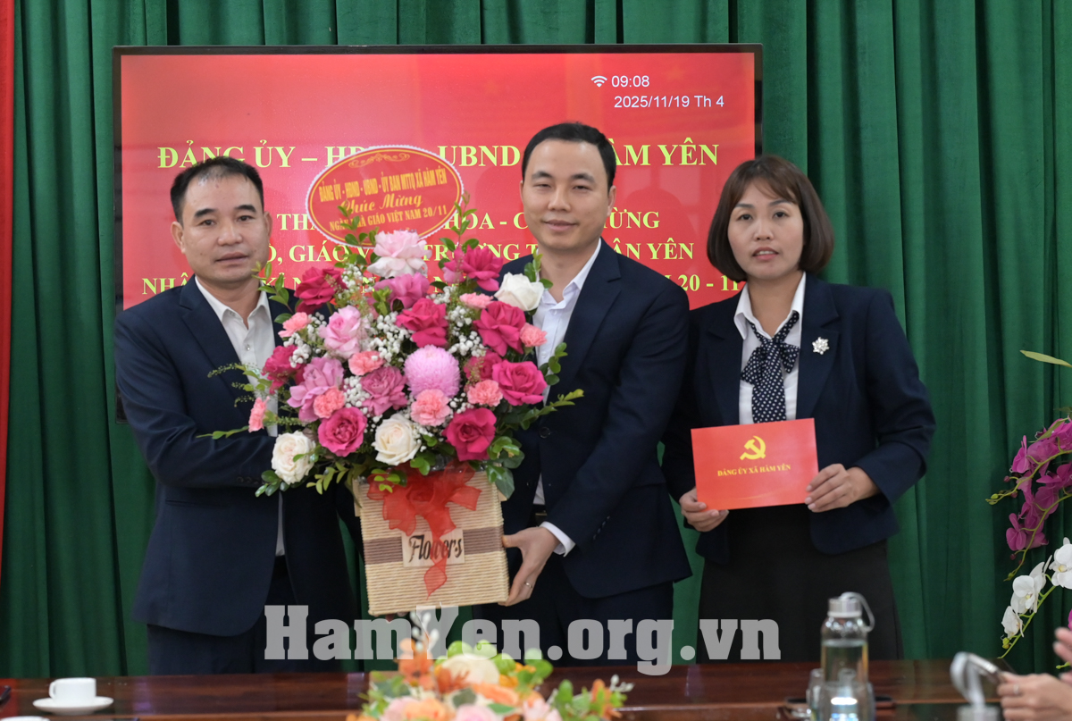 Lãnh đạo xã Hàm Yên thăm, chúc mừng các nhà trường nhân kỷ niệm Ngày Nhà giáo Việt Nam 20/11