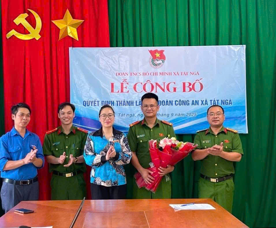 LỄ CÔNG BỐ QUYẾT ĐỊNH THÀNH LẬP CHI ĐOÀN THANH NIÊN CÔNG AN XÃ TÁT NGÀ