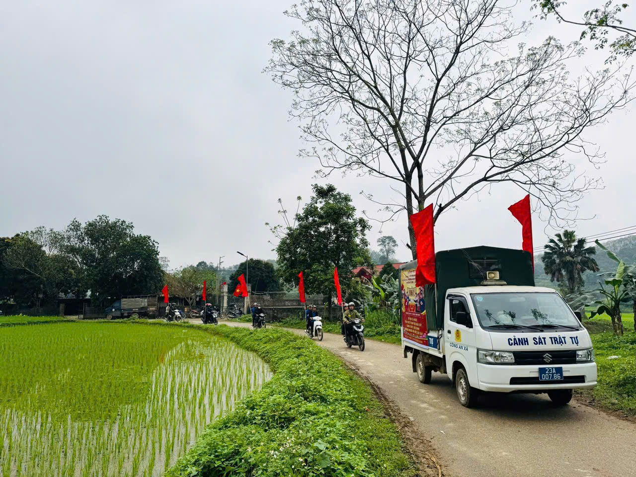 CÔNG AN XÃ BẰNG HÀNH PHỐI HỢP TUYÊN TRUYỀN, VẬN ĐỘNG NHÂN DÂN THAM GIA BẦU CỬ ĐẦY ĐỦ, ĐÚNG QUY ĐỊNH