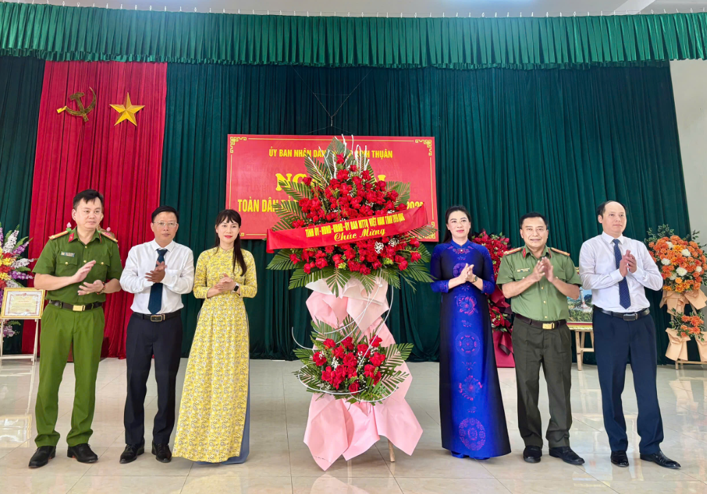 RỘN RÀNG NGÀY HỘI TOÀN DÂN BẢO VỆ AN NINH TỔ QUỐC NĂM 2025