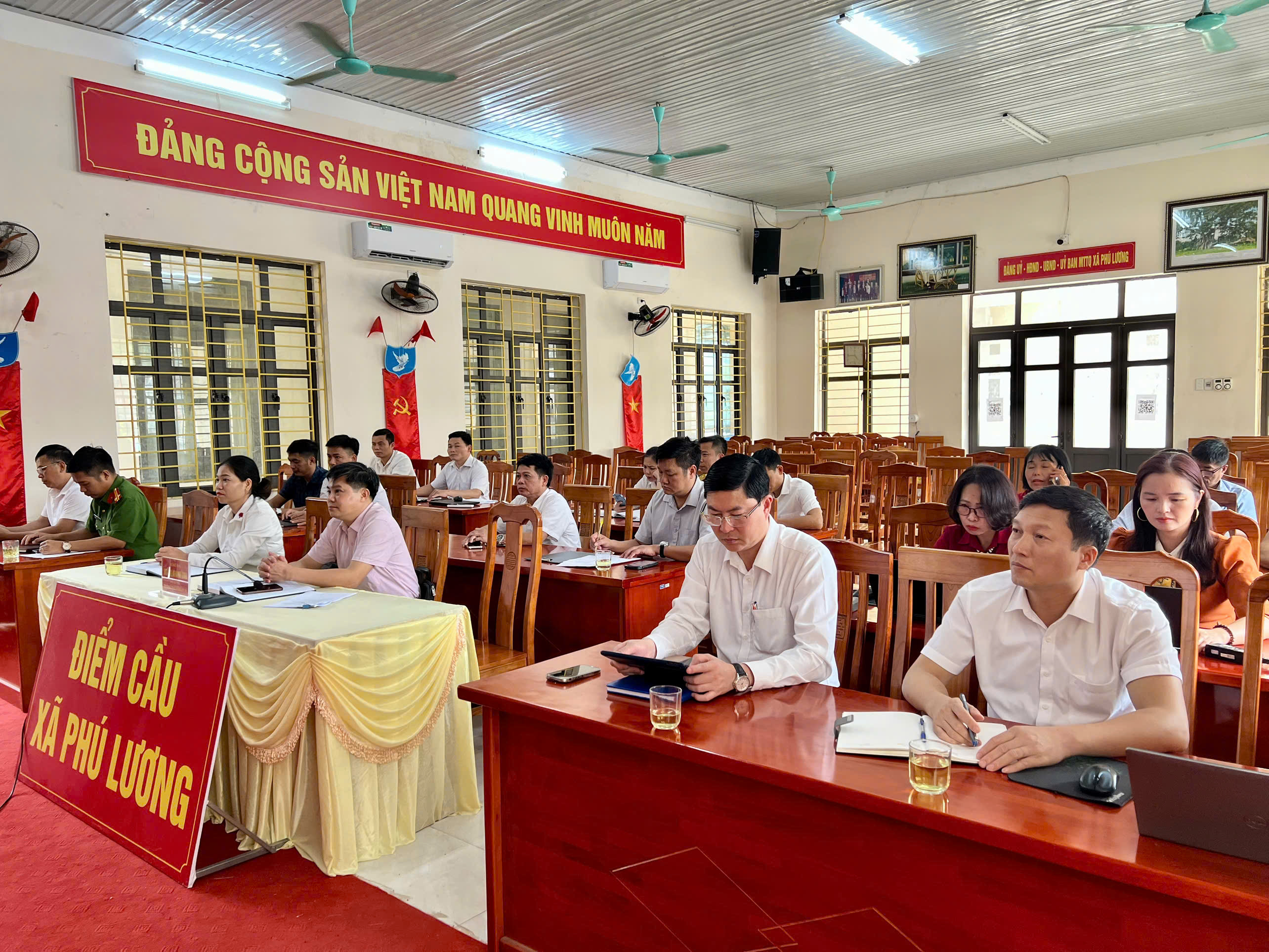 XÃ PHÚ LƯƠNG THAM DỰ HỘI NGHỊ ĐÁNH GIÁ 01 NĂM THỰC HIỆN SẮP XẾP ĐƠN VỊ HÀNH CHÍNH CÁC CẤP VÀ HOẠT ĐỘNG CỦA CHÍNH QUYỀN ĐỊA PHƯƠNG 02 CẤP