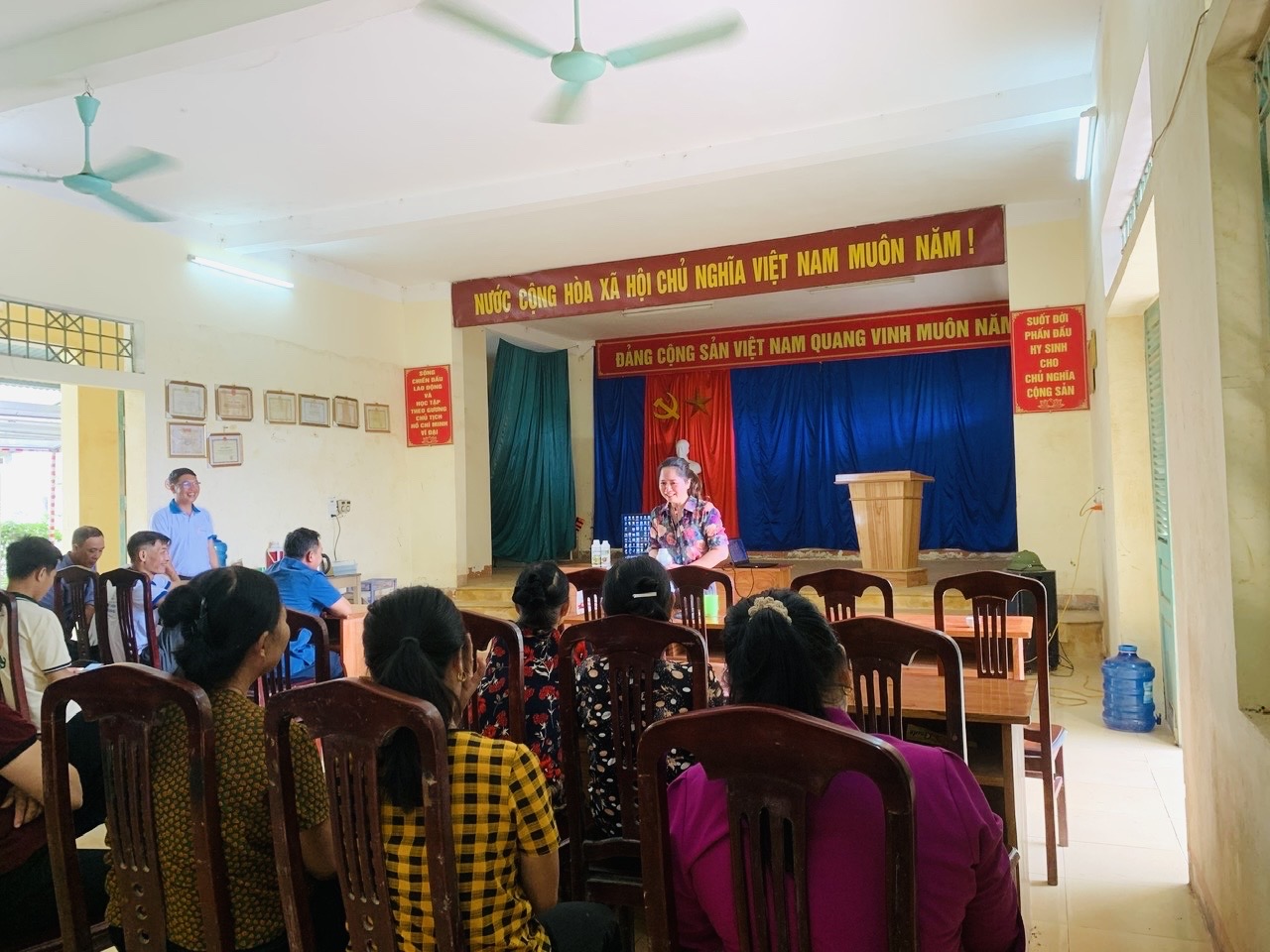 TRUNG TÂM DỊCH VỤ CÔNG XÃ XUÂN VÂN PHỐI HỢP TỔ CHỨC TẬP HUẤN KỸ THUẬT SẢN XUẤT VỤ MÙA VÀ CẢI TẠO ĐẤT NÂNG CAO NĂNG SUẤT CÂY TRỒNG