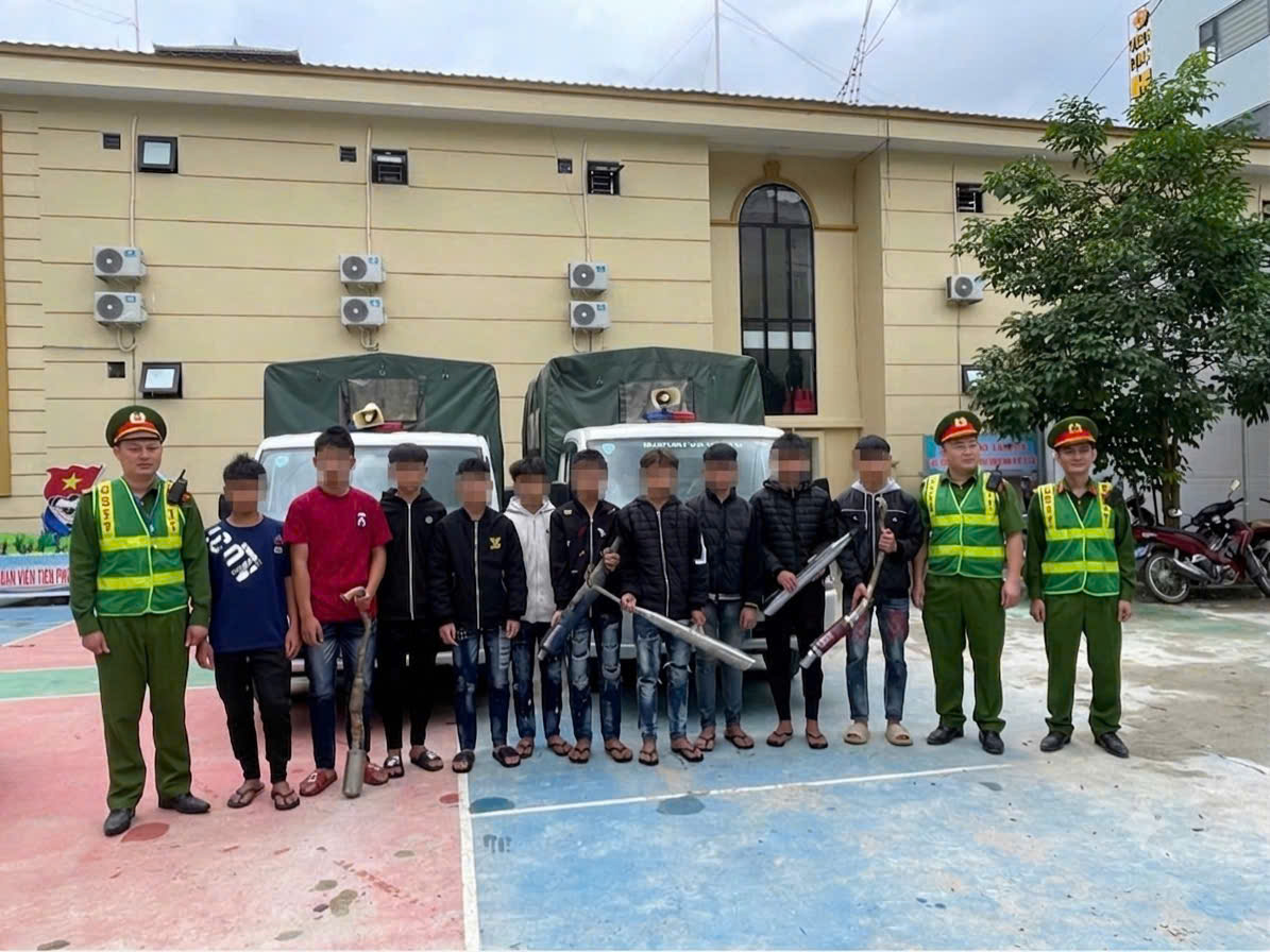 CÔNG AN XÃ ĐỒNG VĂN VẬN ĐỘNG HỌC SINH TỰ NGUYỆN GIAO NỘP LINH KIỆN XE TỰ CHẾ