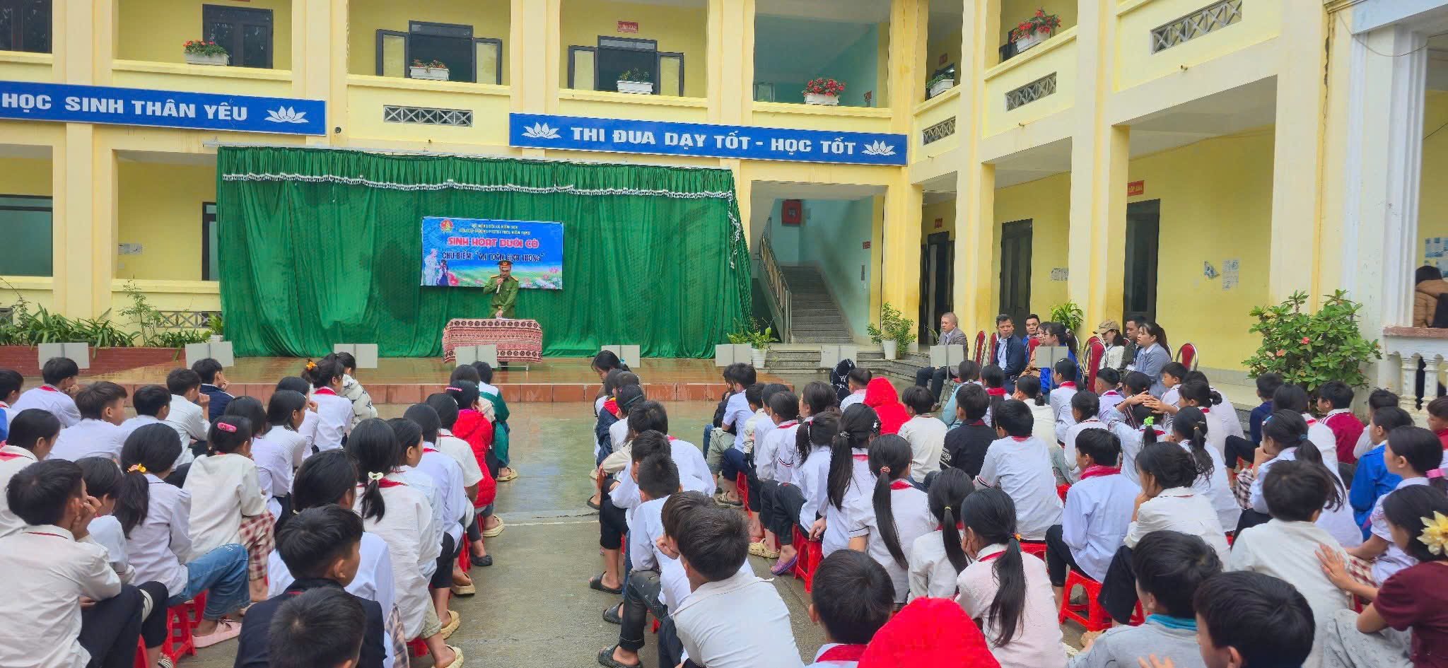 CÔNG AN XÃ NIÊM SƠN: TUYÊN TRUYỀN PHỔ BIẾN GIÁO DỤC PHÁP LUẬT CHO HỌC SINH