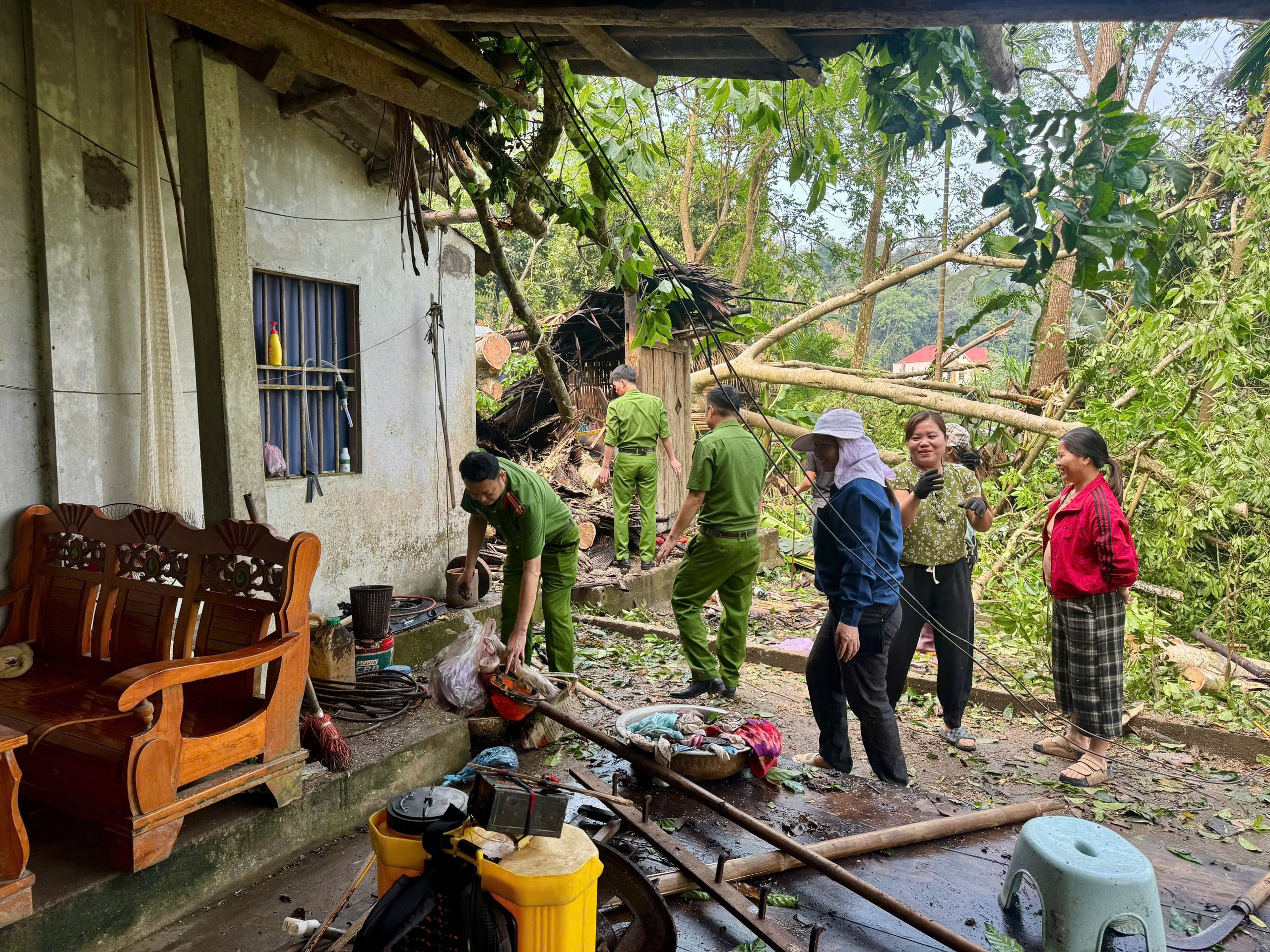 C an gi&uacute;p d&acirc;n.jpg