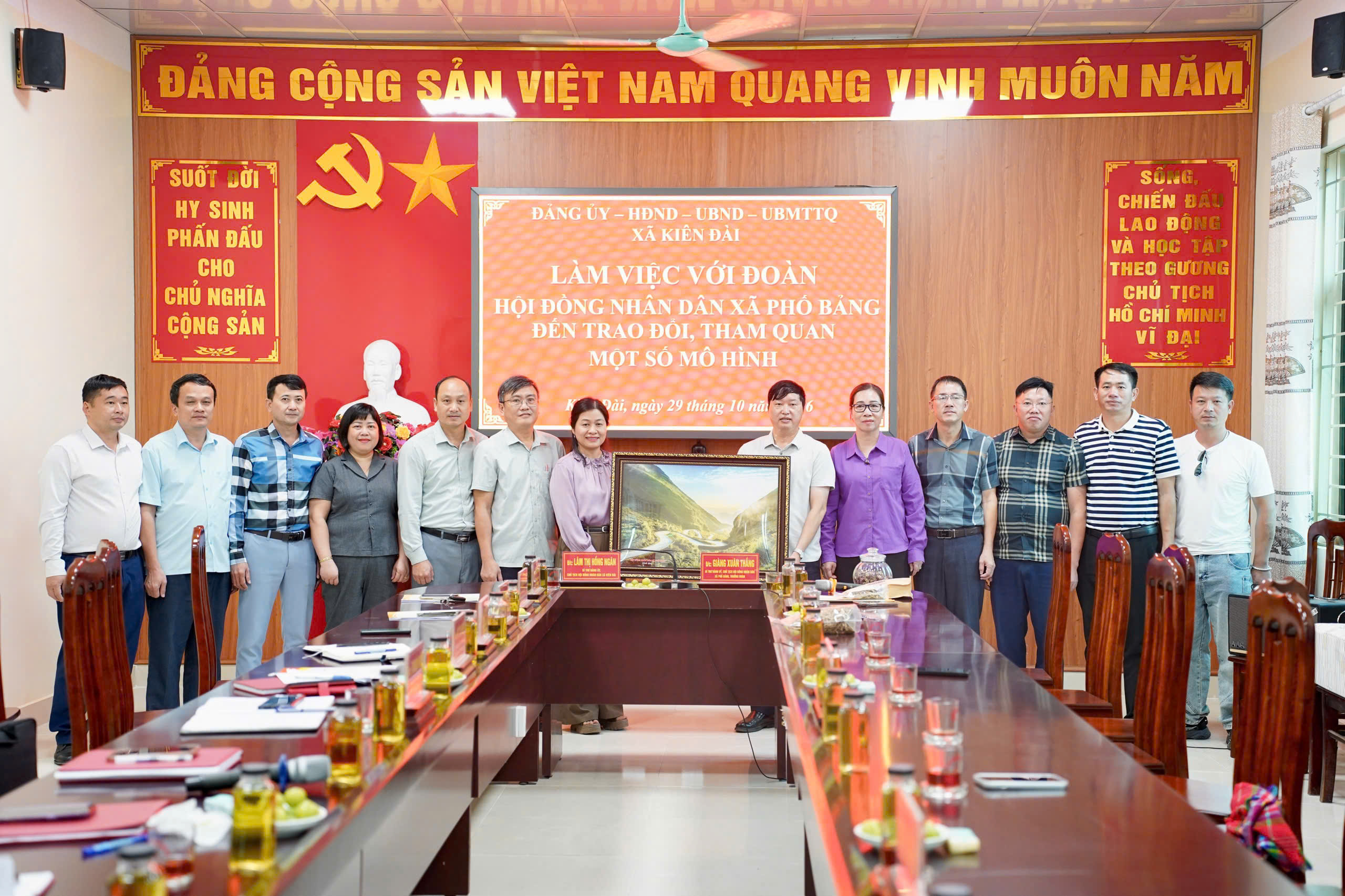 Xã Kiên Đài đón tiếp Đoàn công tác HĐND xã Phố Bảng đến thăm, học tập kinh nghiệm