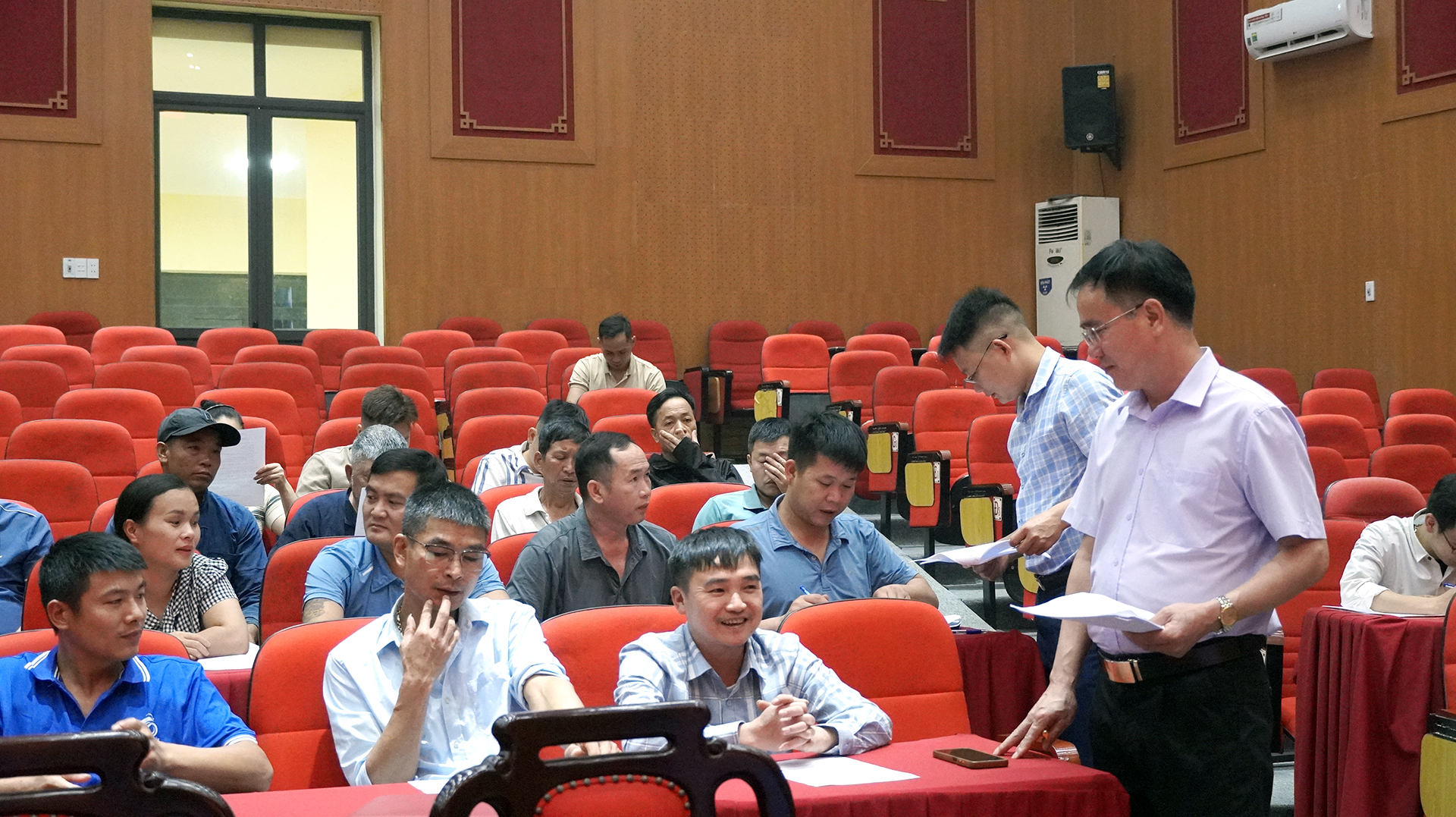 họp t&aacute;i định cư (6).JPG