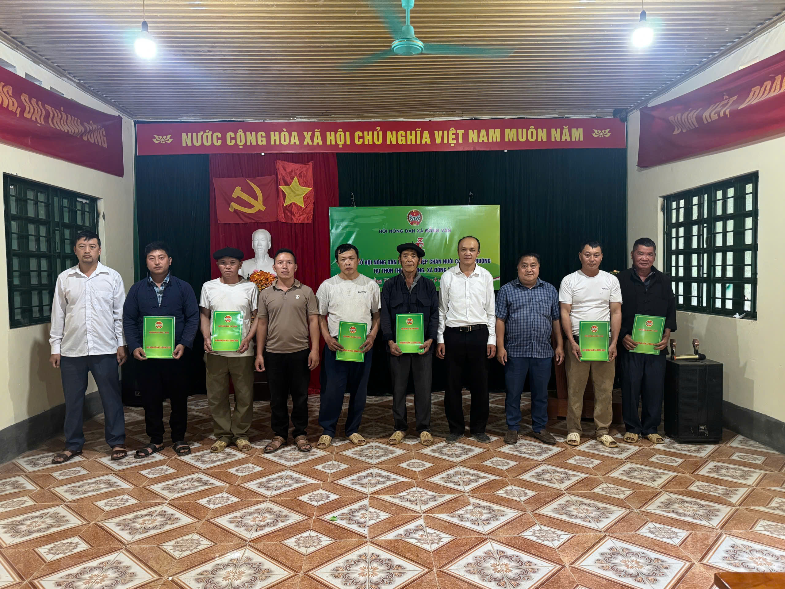 Lễ ra mắt Tổ hội nông dân nuôi cá chép ruộng tại thôn Thiên Hương