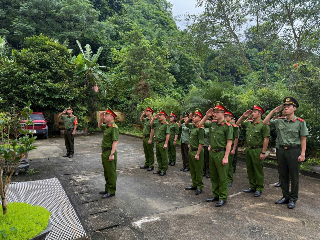 CÔNG AN XÃ THANH THỦY TỔ CHỨC LỄ CHÀO CỜ THÁNG 8/2026