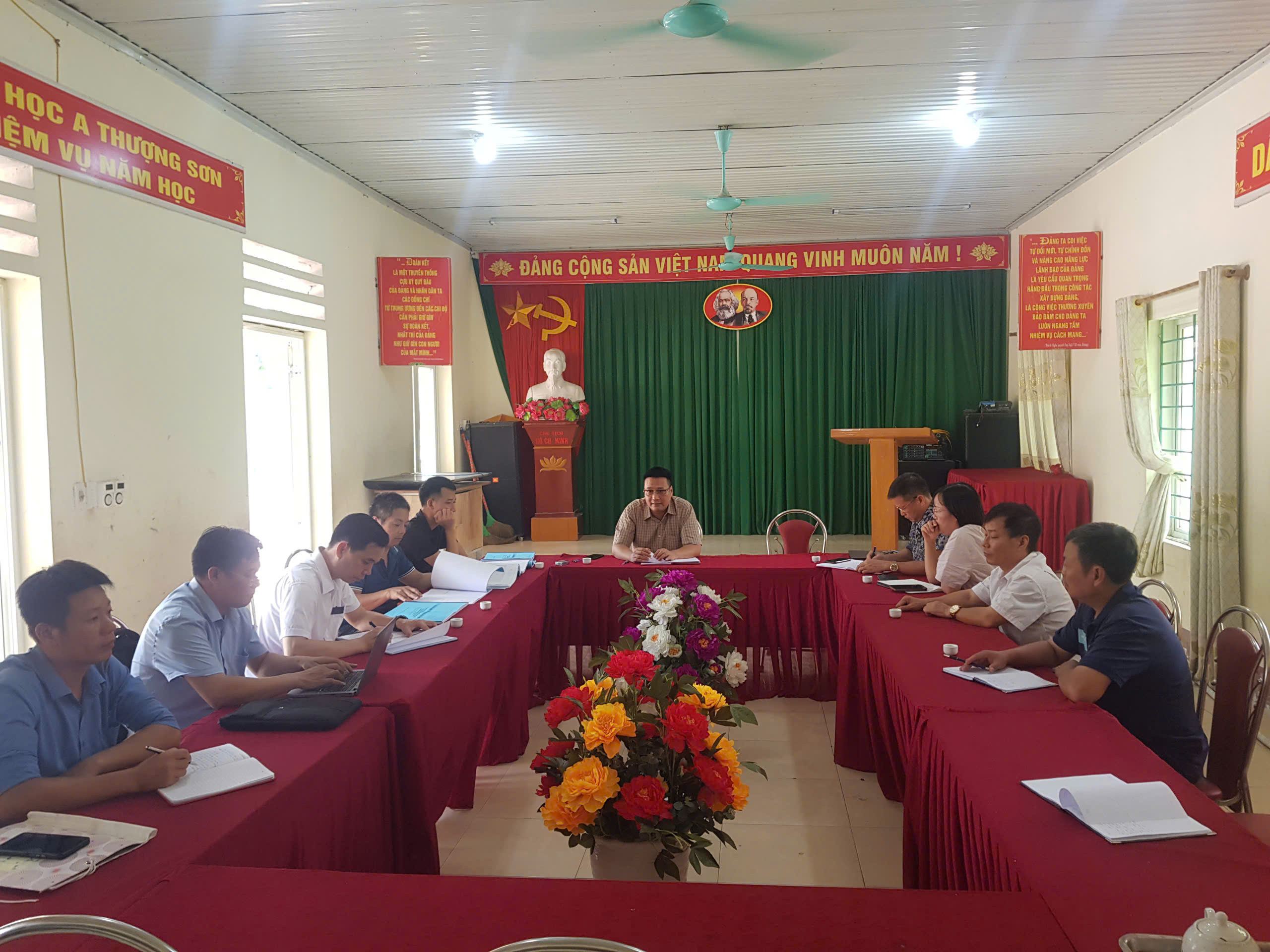 Chủ tịch UBND xã Thượng Sơn kiểm tra công tác chuẩn bị năm học mới và tiến độ sửa chữa các hạng mục công trình tại các điểm trường học