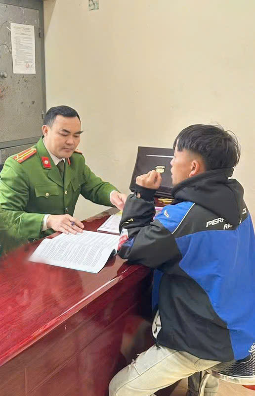 XỬ LÝ NHÓM THANH NIÊN ĐI XE KHÔNG ĐỘI MŨ BẢO HIỂM, QUAY VIDEO ĐĂNG TẢI LÊN MẠNG XÃ HỘI