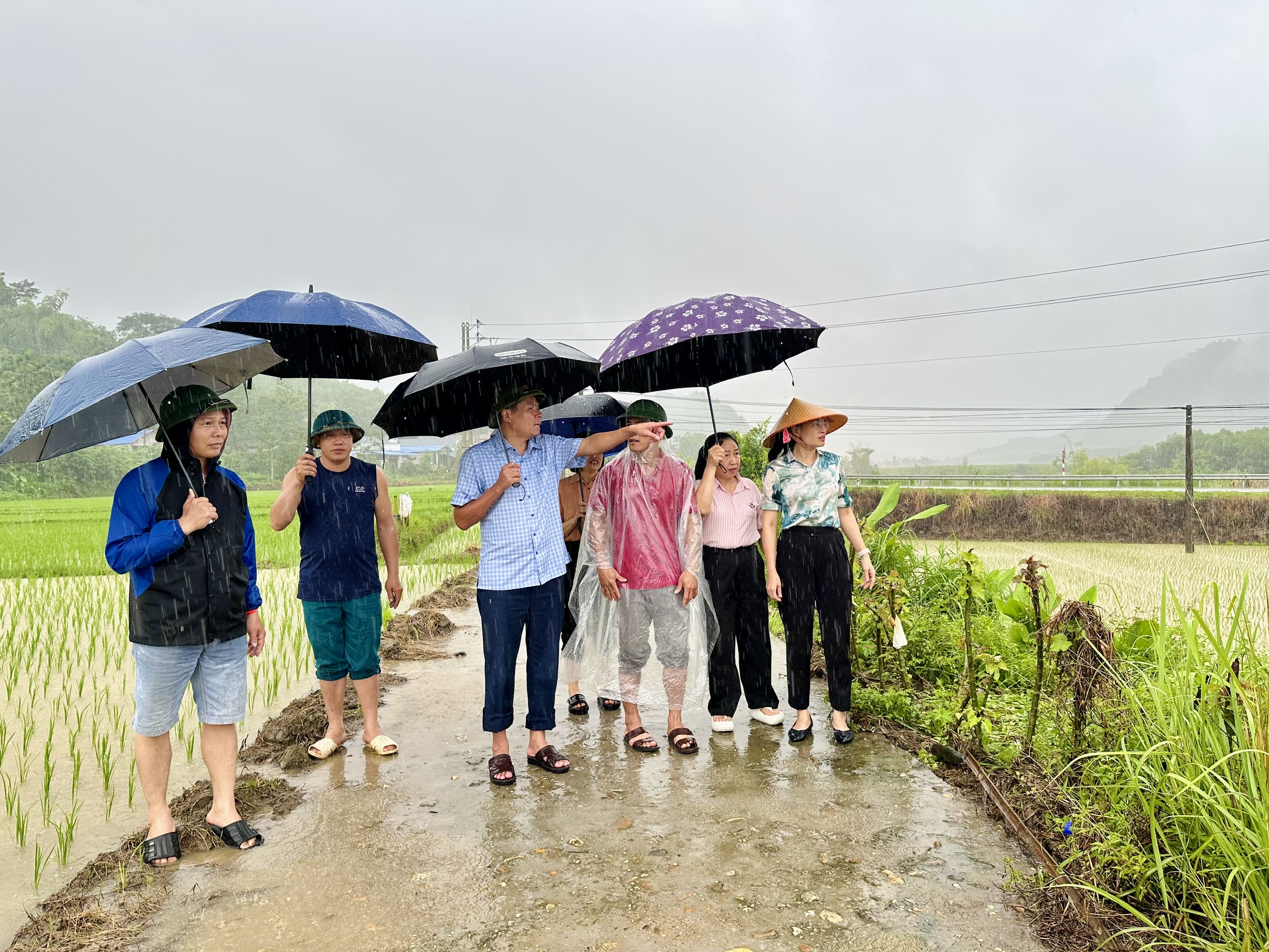 Lãnh đạo xã Minh Thanh kiểm tra, chỉ đạo ứng phó mưa lớn trên địa bàn