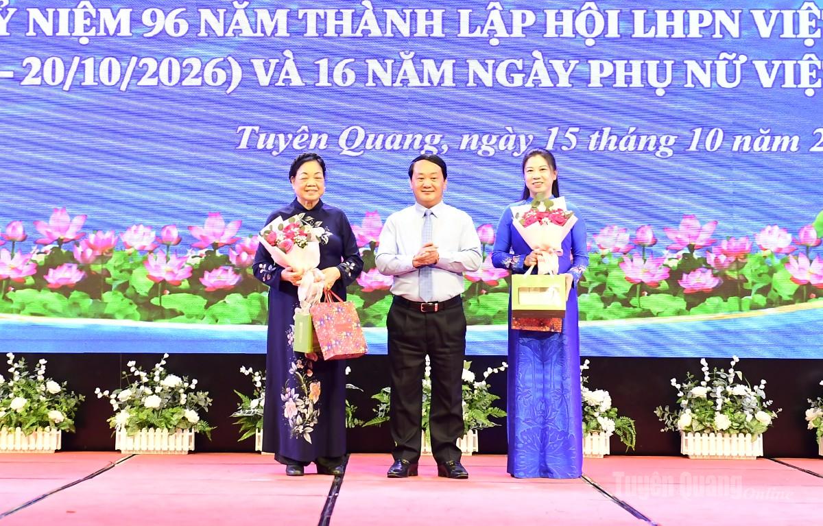 Gặp mặt tôn vinh cán bộ nữ lãnh đạo chủ chốt toàn tỉnh nhân Ngày Phụ nữ Việt Nam 20/10