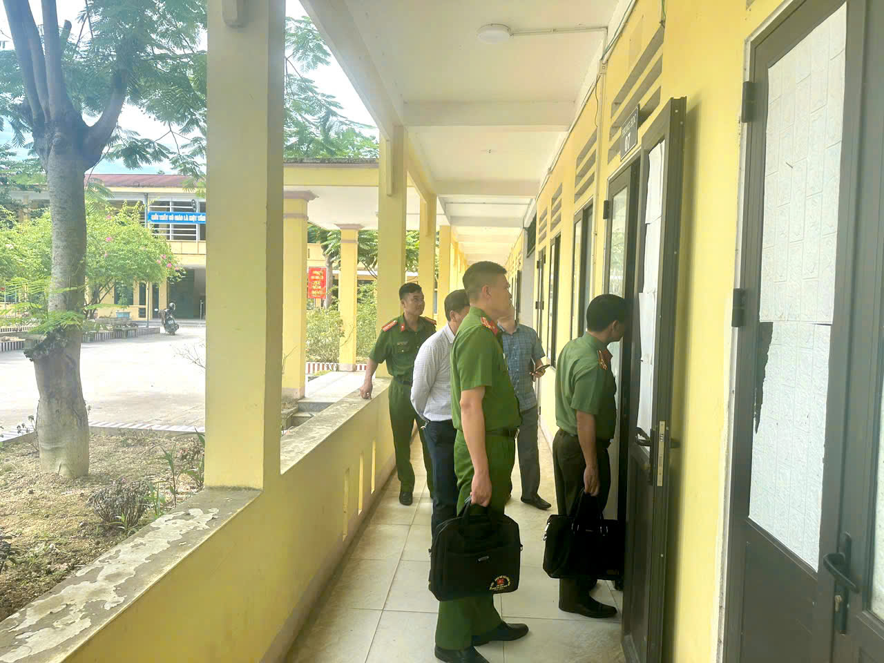 CÔNG AN XÃ ĐỒNG YÊN PHỐI HỢP KIỂM TRA CÔNG TÁC CHUẨN BỊ KỲ THI TỐT NGHIỆP THPT NĂM 2026