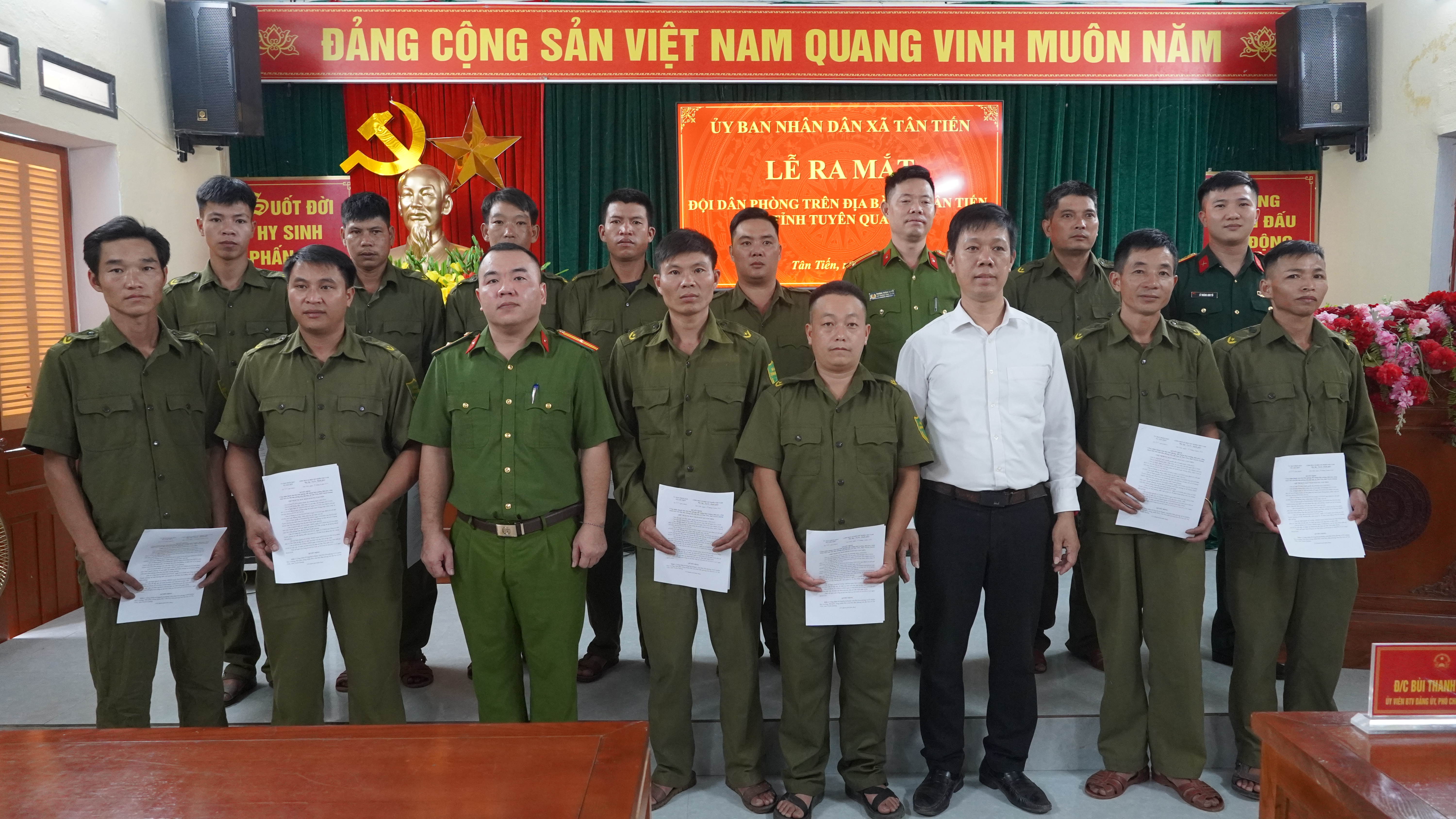 Tân Tiến tổ chức lễ ra mắt đội dân phòng trên địa bàn xã
