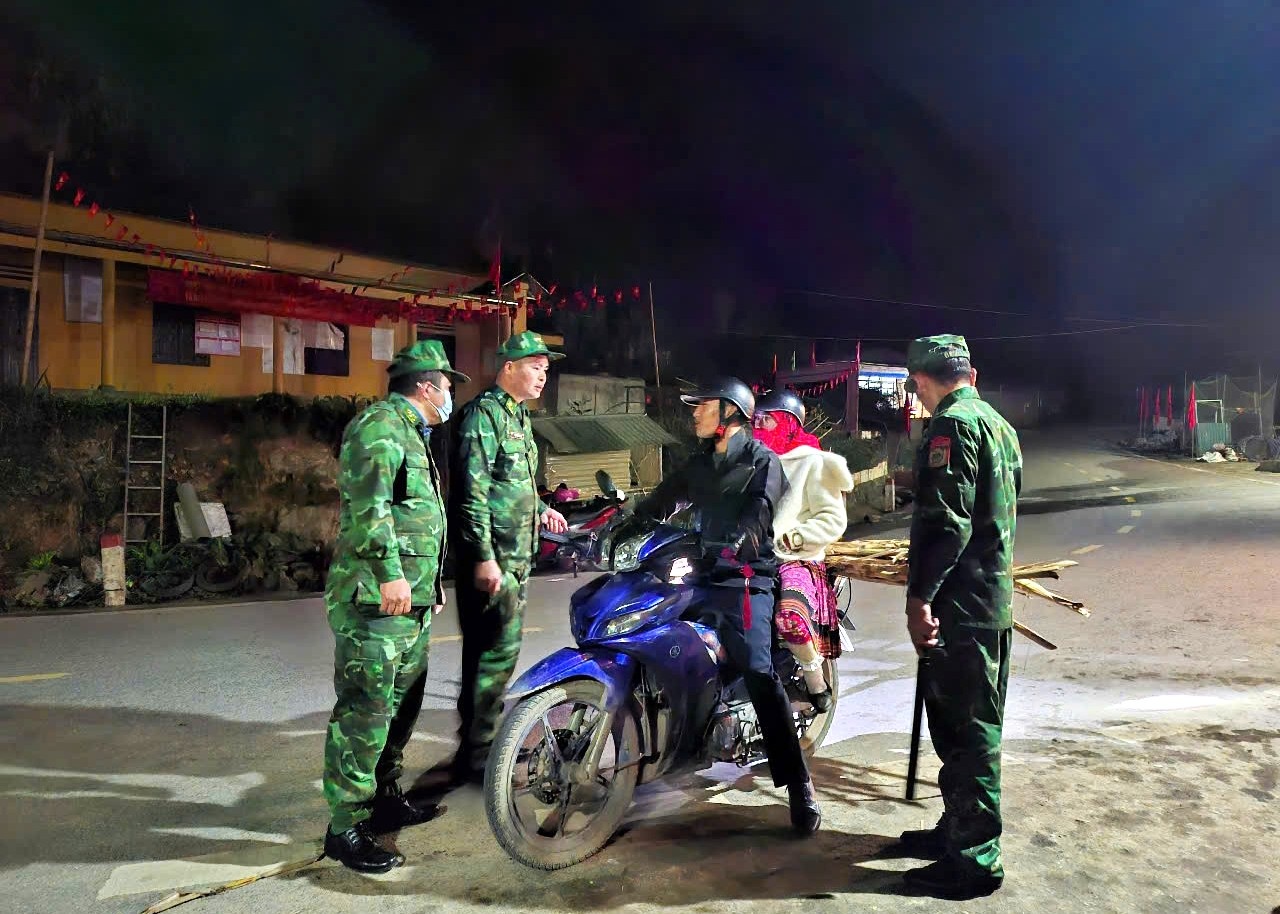 Đồn Biên phòng Cửa khẩu Săm Pun tăng cường tuần tra đêm bảo đảm an ninh cho ngày bầu cử