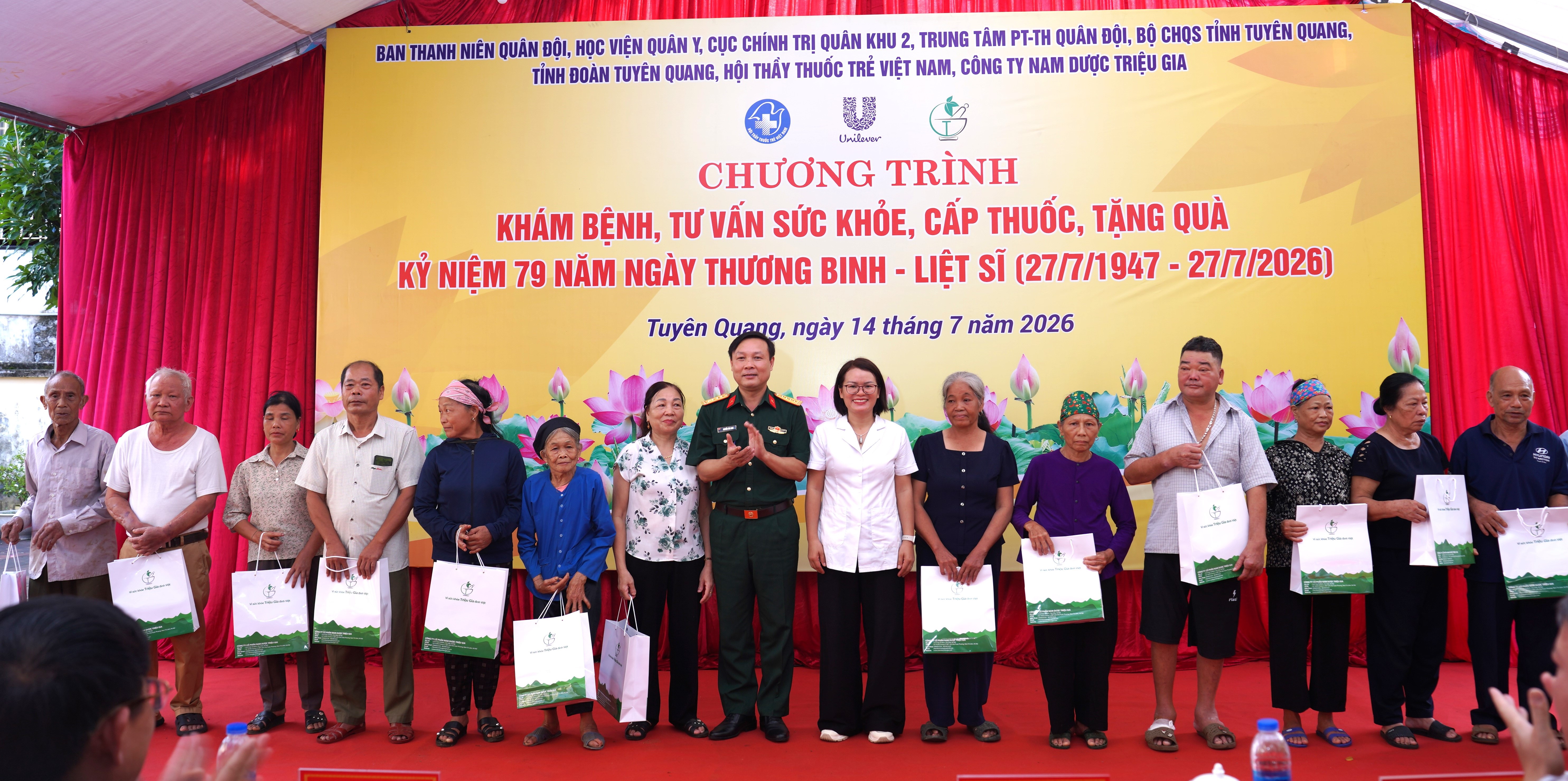 Kh&aacute;m bệnh 5.JPG
