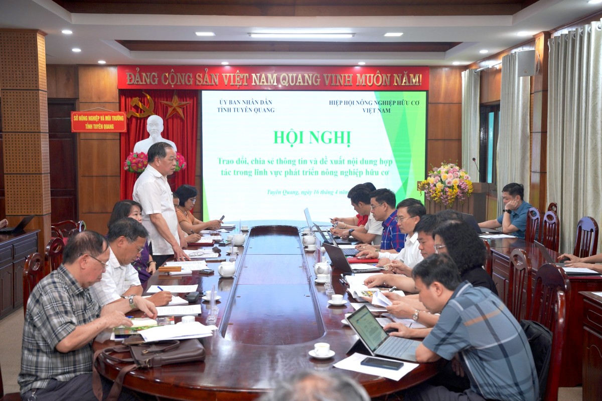 To&agrave;n cảnh buổi l&agrave;m việc giữa UBND tỉnh Tuy&ecirc;n Quang, Sở N&ocirc;ng nghiệp v&agrave; M&ocirc;i trường với Hiệp hội N&ocirc;ng nghiệp Hữu cơ Việt Nam.