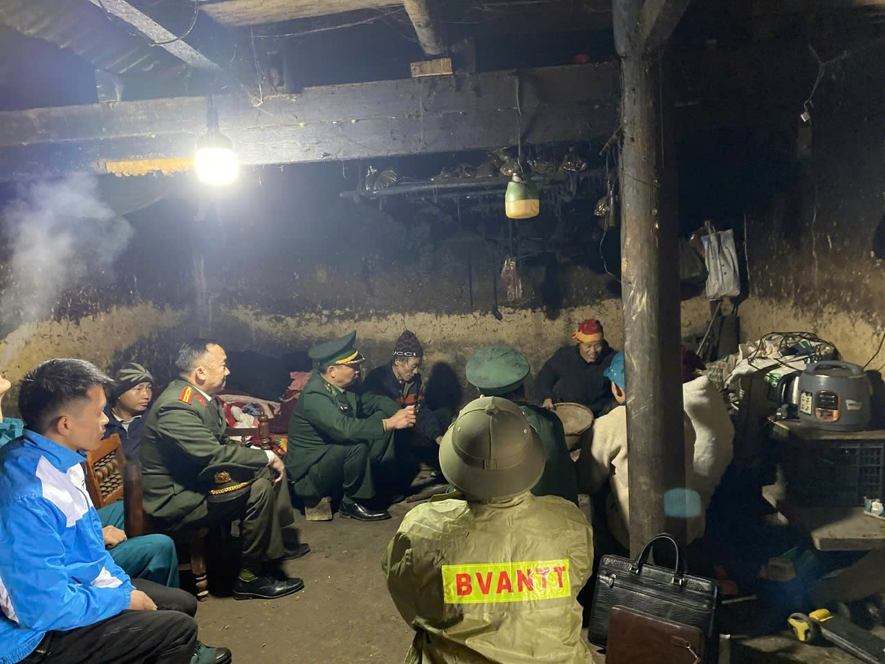 CÔNG AN XÃ TÙNG VÀI TĂNG CƯỜNG PHỐI HỢP BẢO ĐẢM AN NINH BIÊN GIỚI TRONG THỜI GIAN BẦU CỬ