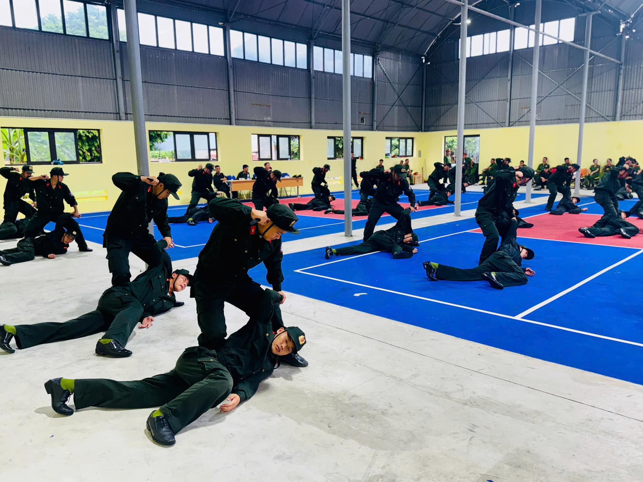 LỰC LƯỢNG CẢNH SÁT CƠ ĐỘNG TỔ CHỨC KIỂM TRA ĐIỀU LỆNH, VÕ THUẬT TRONG CHƯƠNG TRÌNH HUẤN LUYỆN THƯỜNG XUYÊN 