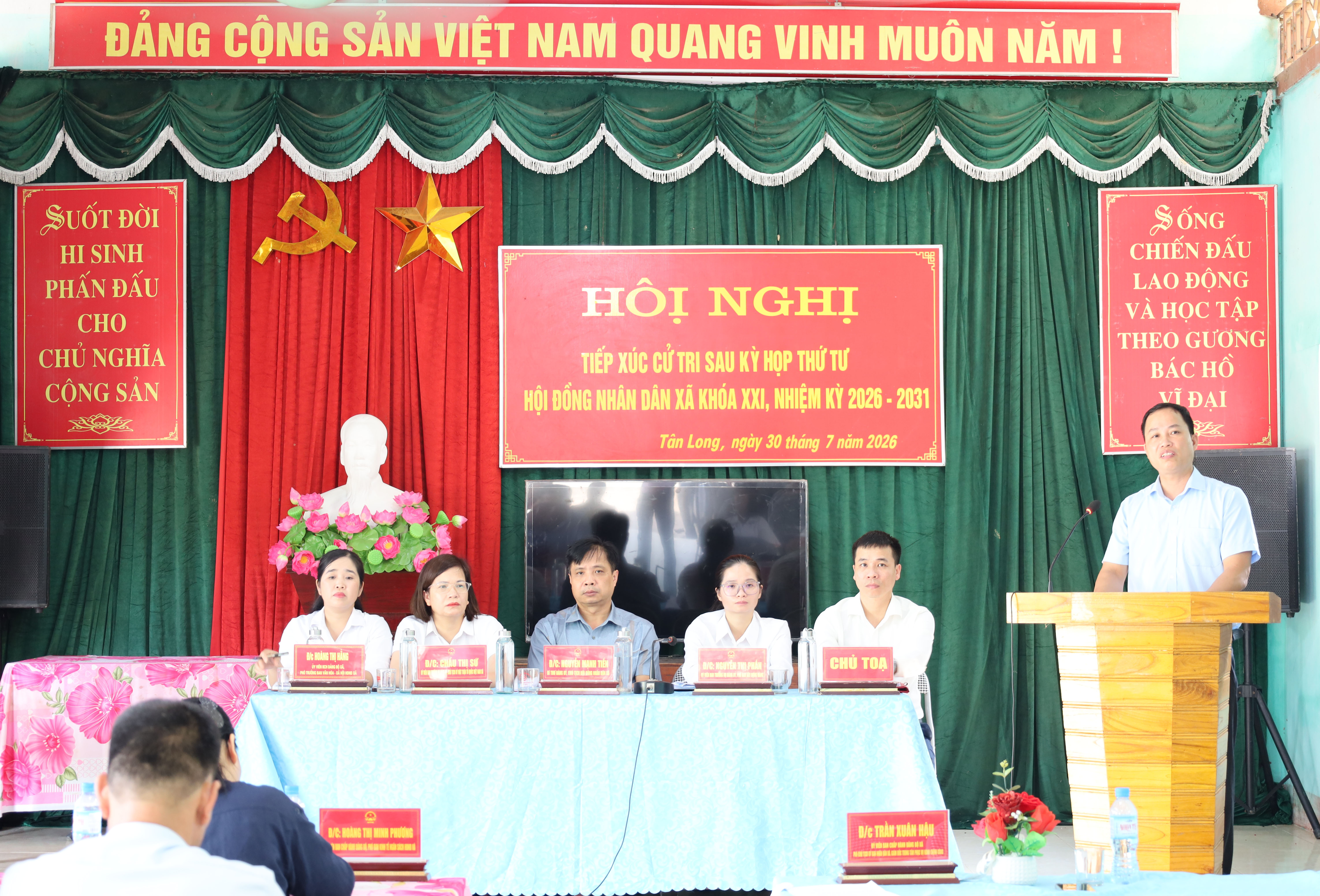 TỔ ĐẠI BIỂU SỐ 4 HĐND XÃ TÂN LONG KHÓA XXI, NHIỆM KỲ 2026 – 2031 TIẾP XÚC CỬ TRI SAU KỲ HỌP THỨ TƯ TẠI THÔN 9