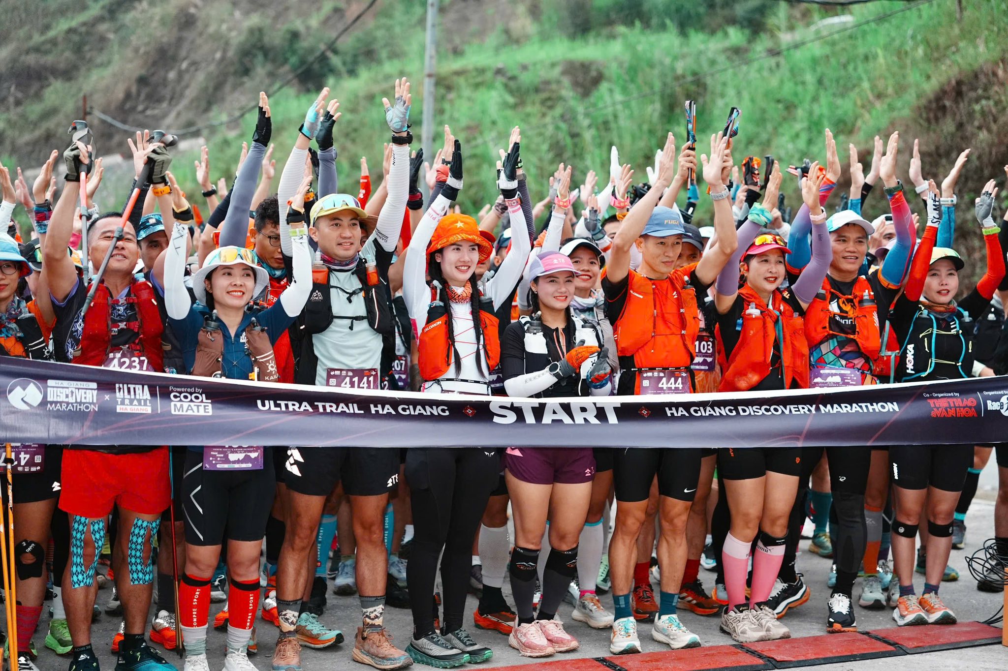 Sôi nổi khai mạc giải Siêu đường mòn “Chạy trên cung đường Hạnh Phúc” năm 2026