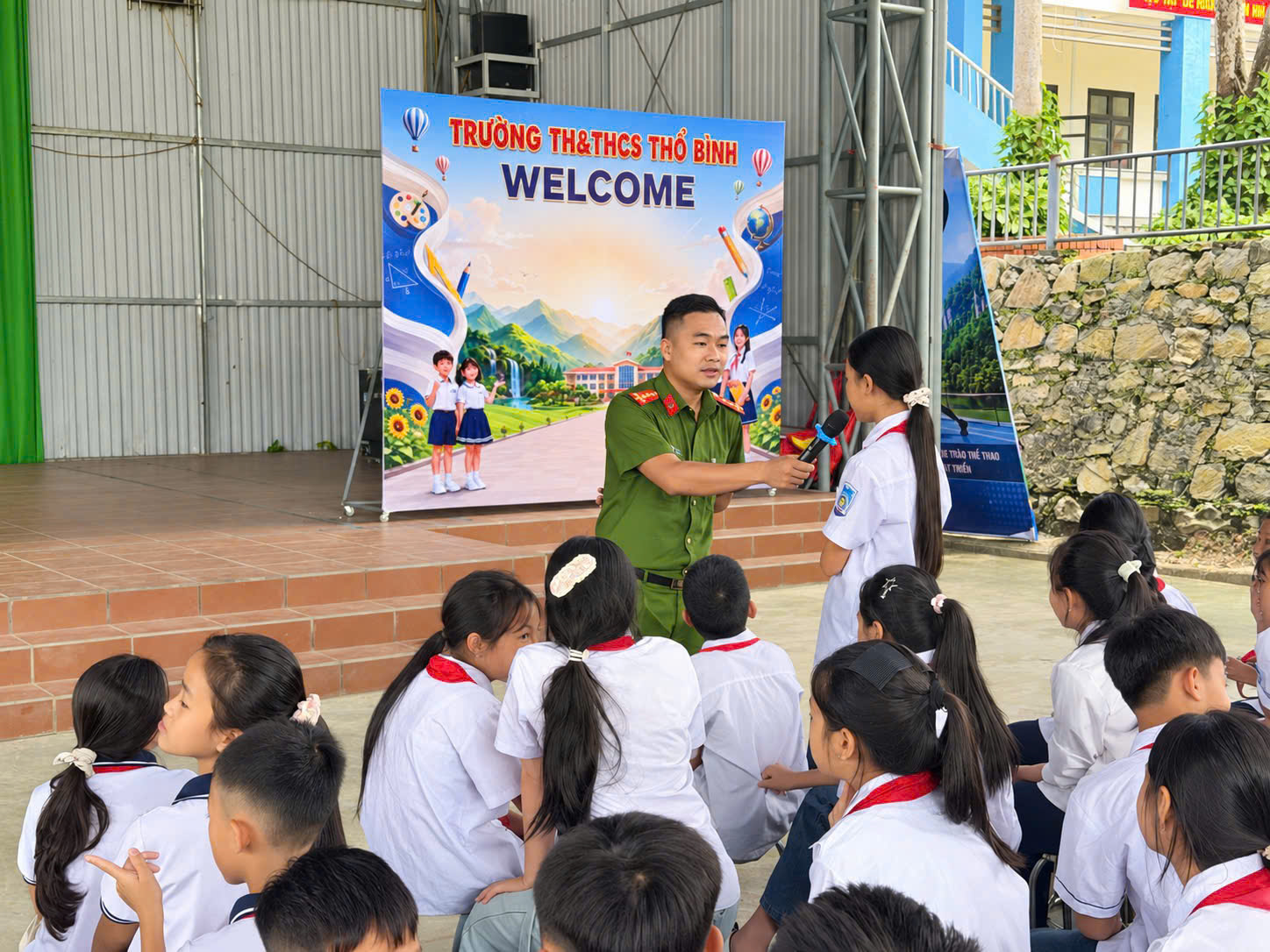 CÔNG AN XÃ BÌNH AN TUYÊN TRUYỀN, PHỔ BIẾN PHÁP LUẬT TẠI TRƯỜNG TH&THCS THỔ BÌNH