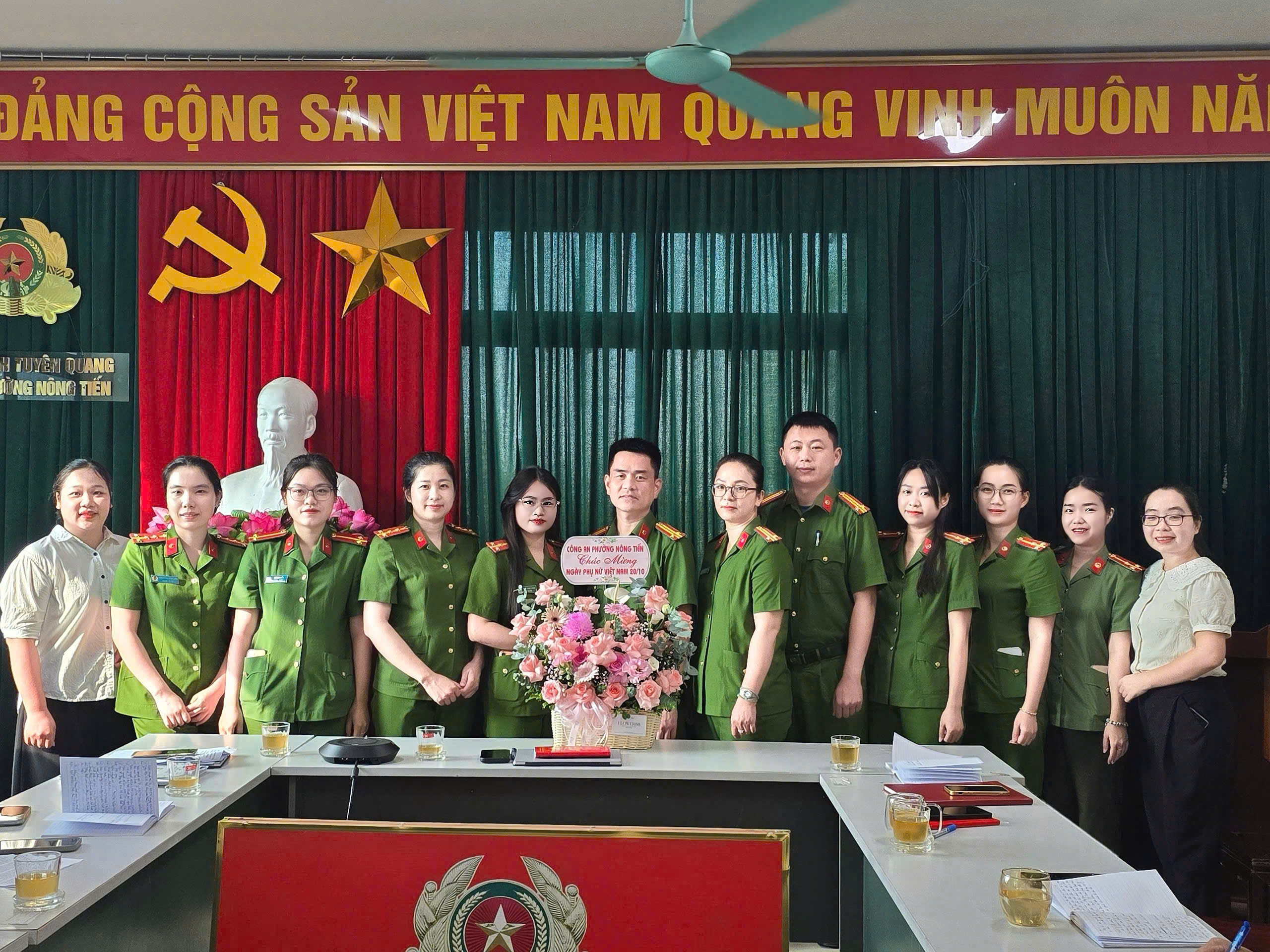 CÔNG AN PHƯỜNG NÔNG TIẾN GẶP MẶT, CHÚC MỪNG NGÀY PHỤ NỮ VIỆT NAM 20/10