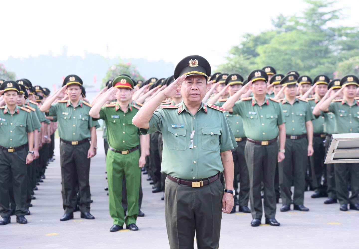 CÔNG AN TỈNH TUYÊN QUANG TỔ CHỨC LỄ CHÀO CỜ THÁNG 8/2026: PHẤN ĐẤU ĐẾN NGÀY 14/8/2026 PHẢI ĐẠT MỐC TỐI THIỂU 90% CÁC CHỈ TIÊU CÔNG TÁC NĂM 2026