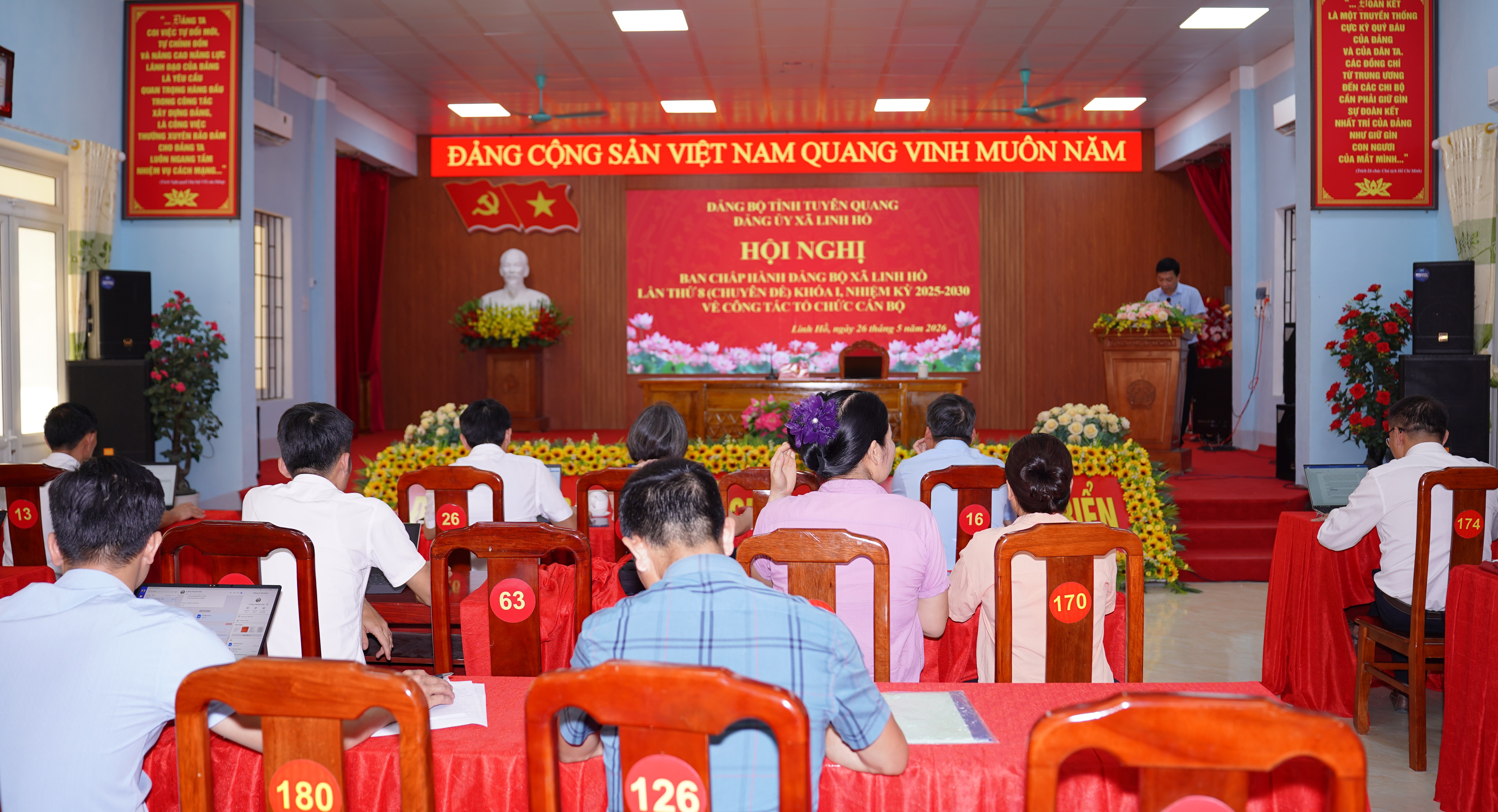 Hội nghị Ban chấp hành Đảng bộ xã Linh Hồ lần thứ 8 ( chuyên đề) về công tác tổ chức cán bộ