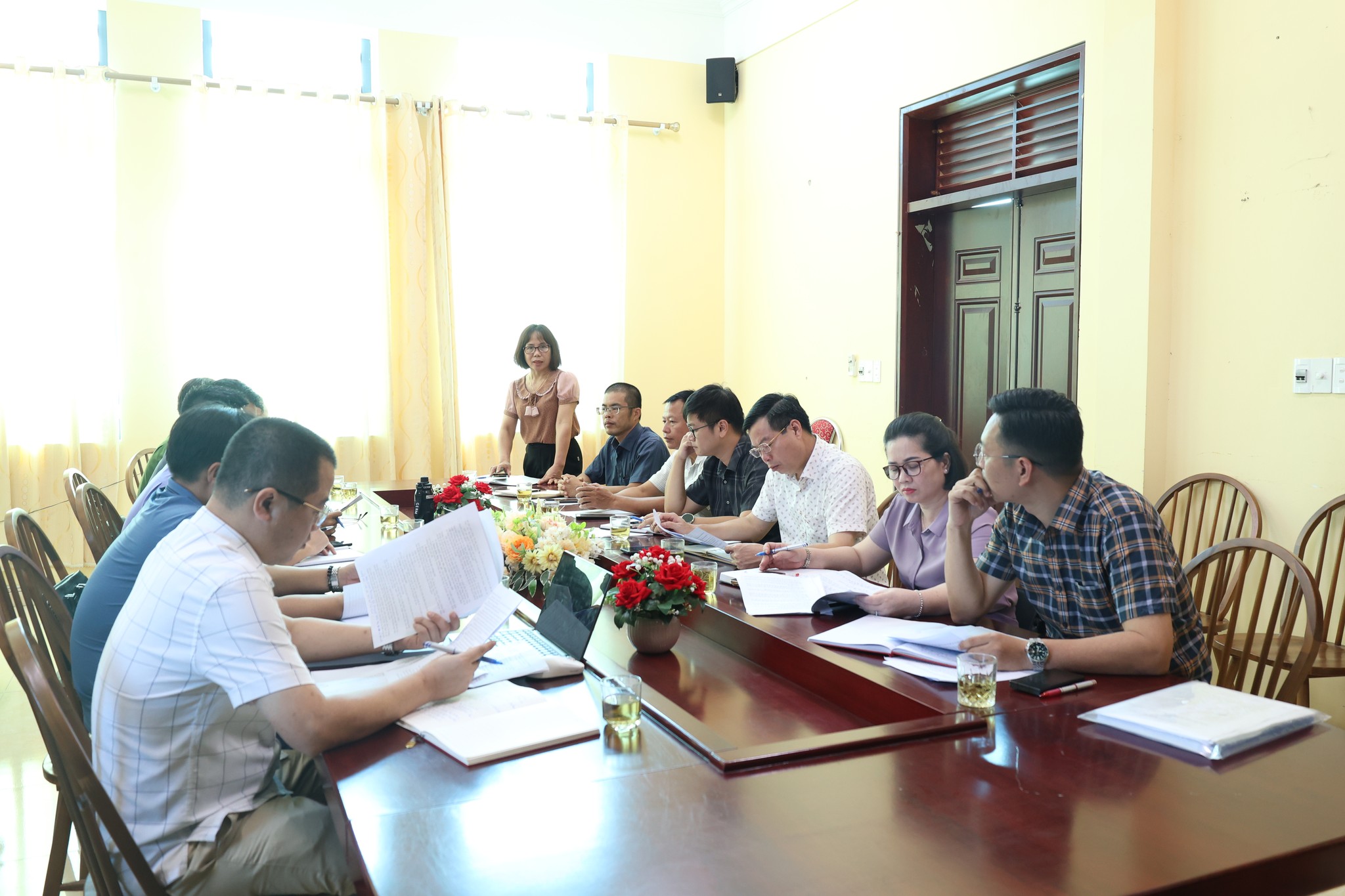 Ủy ban nhân dân xã Yên Sơn họp chuẩn bị cho việc thực hiện cưỡng chế thu hồi đất để giải phóng mặt bằng xây dựng công trình thuộc dự án cao tốc Tuyên Quang - Hà Giang