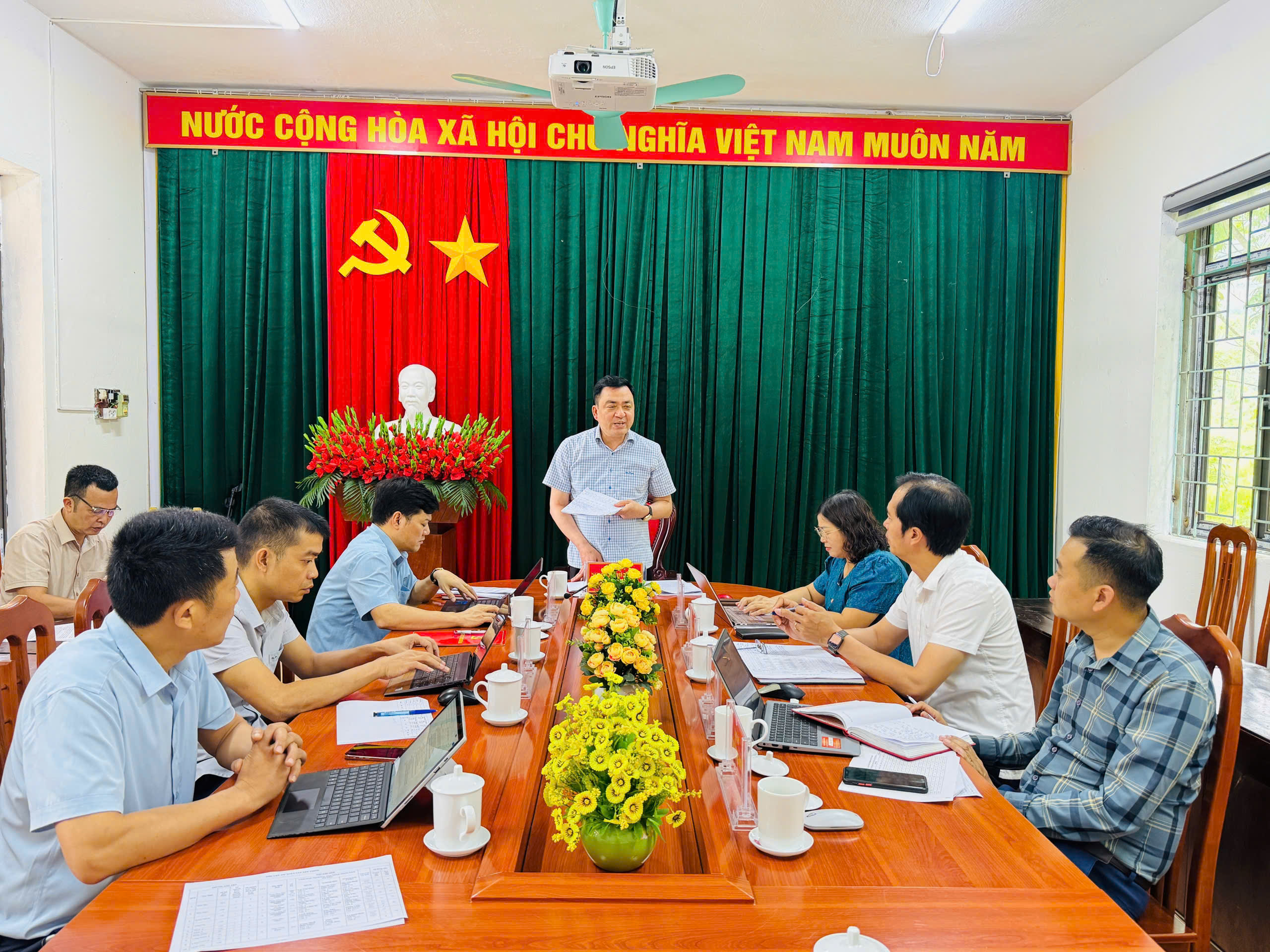 Đồng chí Nguyễn Chí Thâm, Phó Chủ nhiệm Thường trực Ủy ban Kiểm tra Tỉnh ủy làm việc với xã Thuận Hòa