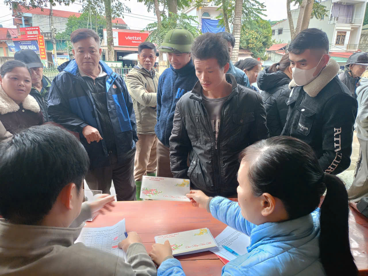 MTTQ VÀ UBND XÃ BẠCH XA TRAO 130 SUẤT QUÀ TẾT CHO HỘ NGHÈO NHÂN DỊP TẾT NGUYÊN ĐÁN BÍNH NGỌ NĂM 2026