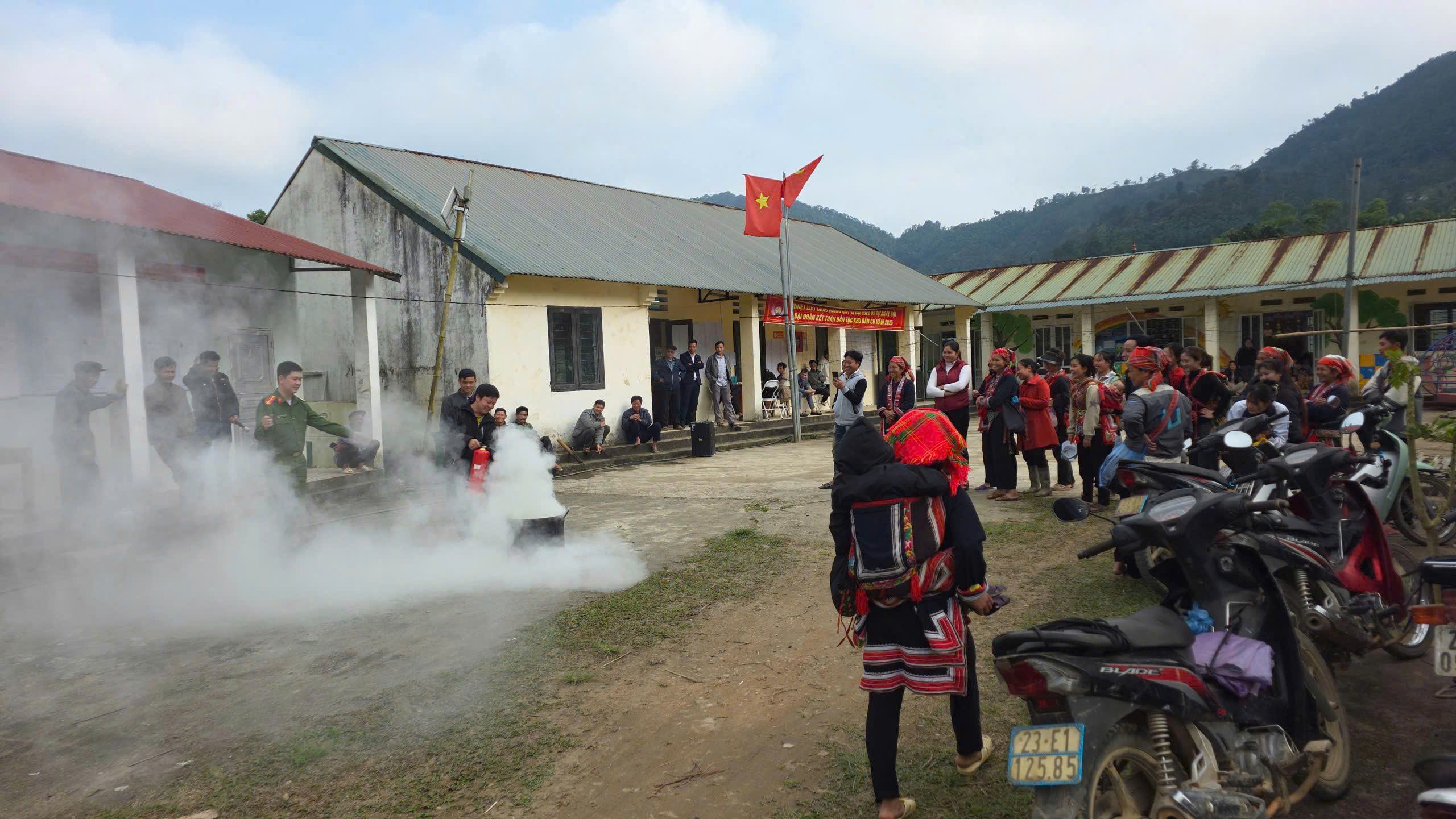 CÔNG AN XÃ TIÊN NGUYÊN TĂNG CƯỜNG TUYÊN TRUYỀN, KÝ CAM KẾT PHÒNG NGỪA VI PHẠM VỀ VŨ KHÍ, VẬT LIỆU NỔ VÀ PHÁO