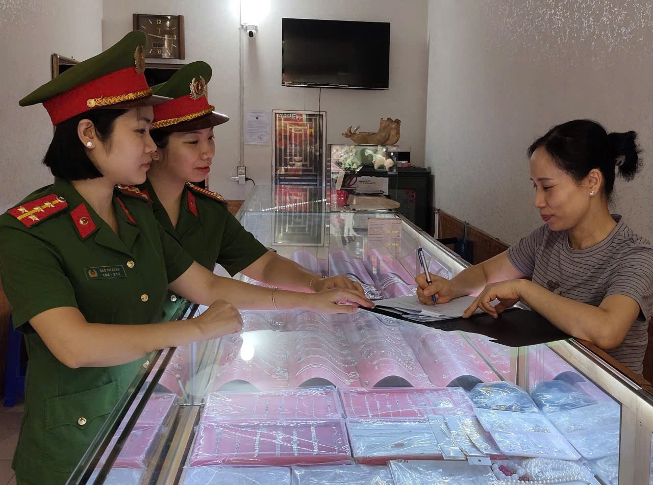 CHỦ ĐỘNG PHÒNG NGỪA TỪ CƠ SỞ, NÂNG CAO CẢNH GIÁC, BẢO VỆ TÀI SẢN VÀ BÌNH YÊN