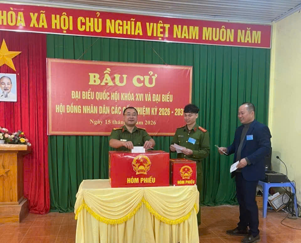 Xã Tát Ngà hoàn thành bầu cử với 100% cử tri tham gia bỏ phiếu