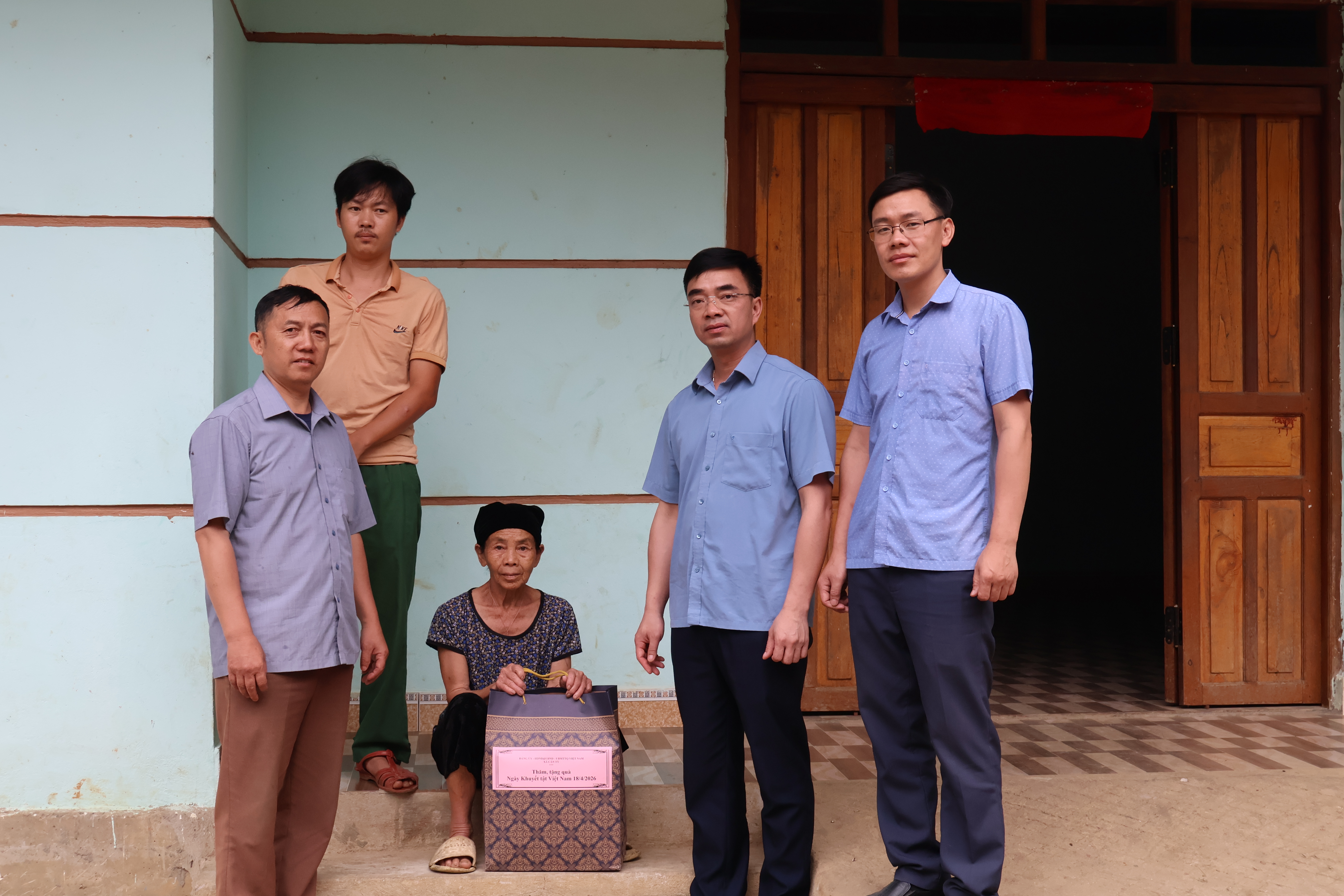 Nhân dịp kỷ niệm Ngày Người khuyết tật Việt Nam 18/4, nhằm kịp thời thăm hỏi, động viên các đối tượng người khuyết tật trên địa bàn xã Cán Tỷ