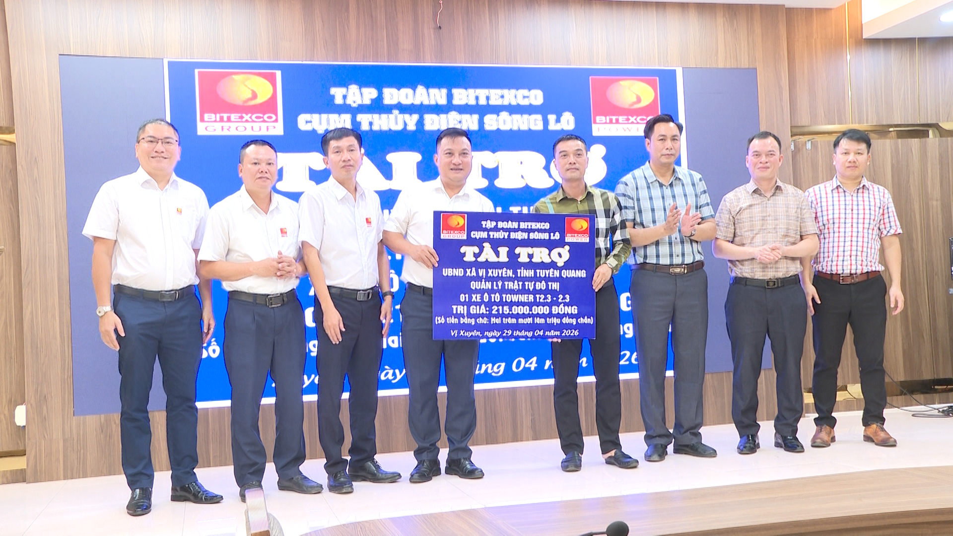 Tập đoàn Bitexco cụm thủy điện sông Lô tặng xã Vị Xuyên xe ô tô phục vụ công tác quản lý trật tự đô thị