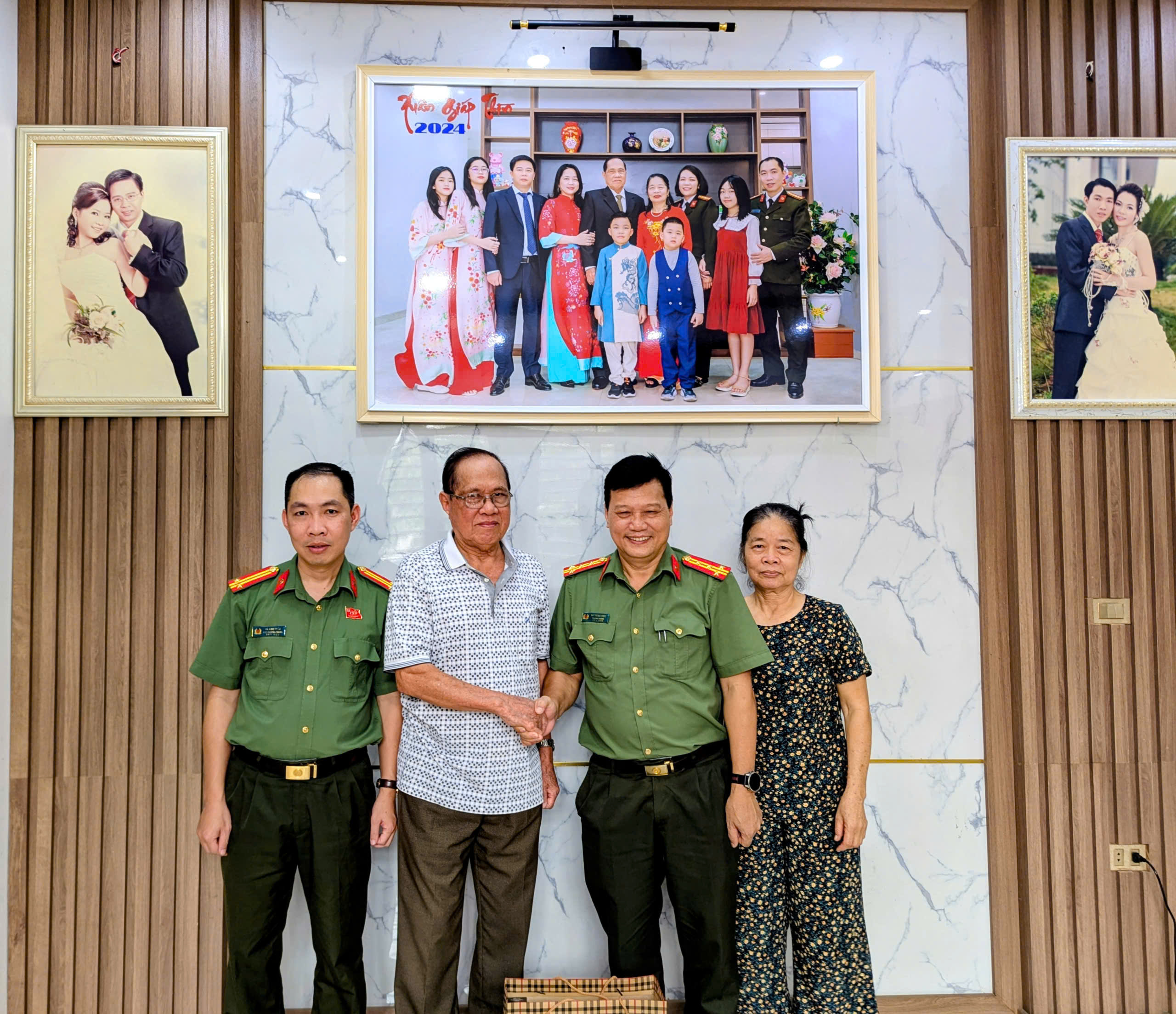 ĐẢNG ỦY, LÃNH ĐẠO PHÒNG AN NINH NỘI ĐỊA THĂM HỎI,  TẶNG QUÀ THƯƠNG BINH, BỆNH BINH