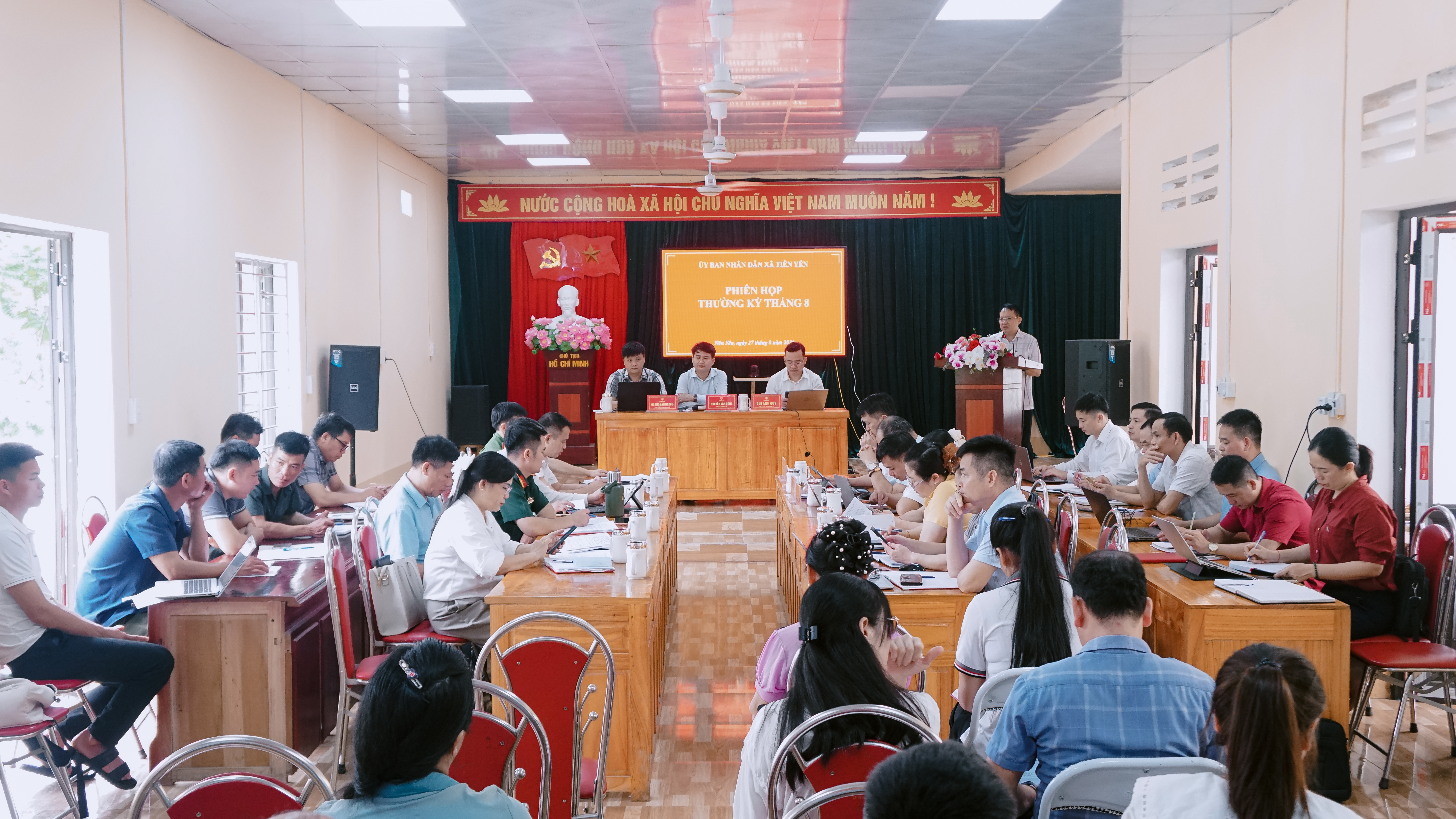 Phiên họp thường kỳ UBND xã tháng 8 năm 2026