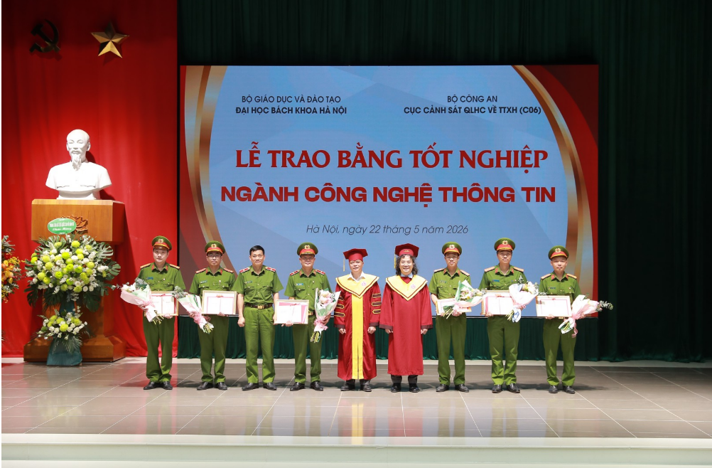 BẾ GIẢNG KHÓA ĐÀO TẠO VĂN BẰNG HAI NGÀNH CÔNG NGHỆ THÔNG TIN CHO LỰC LƯỢNG CÔNG AN